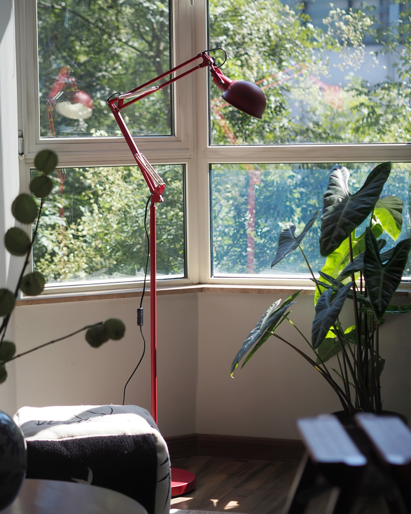 Kaiser Red Floor Lamp - Lumpaz