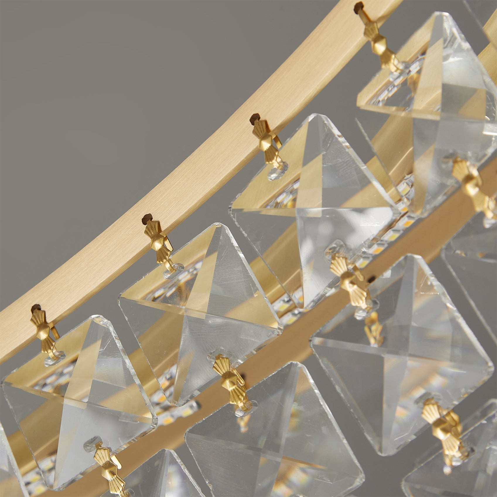Emory Brass Chandelier - Lumpaz
