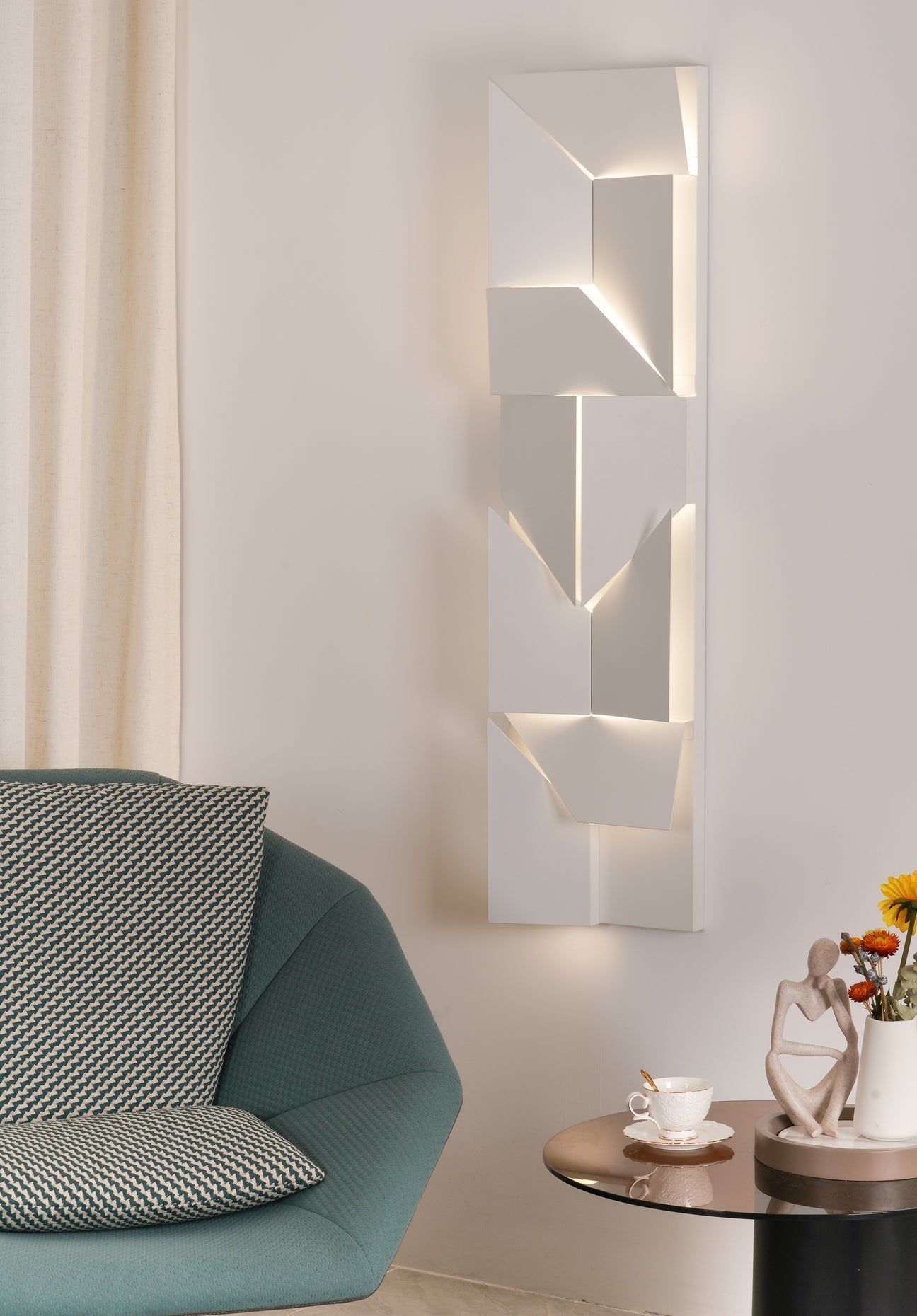 Shadows Built-in Battery Wall Lamp - Lumpaz