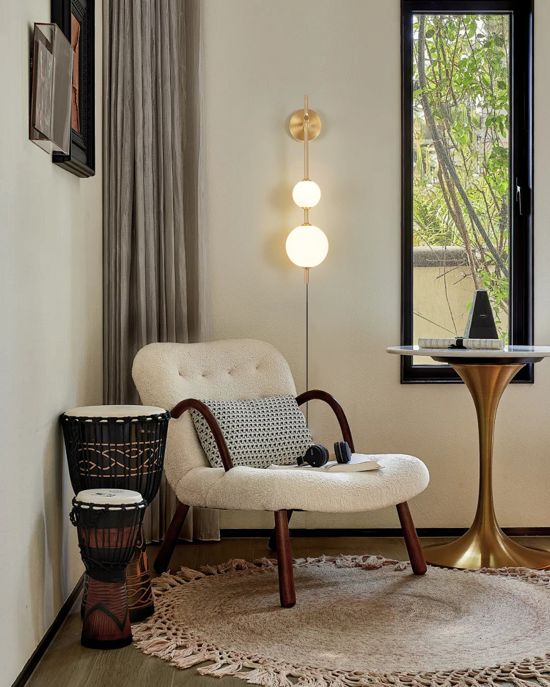 Vertical Globe Plug In Wall Lamp - Lumpaz