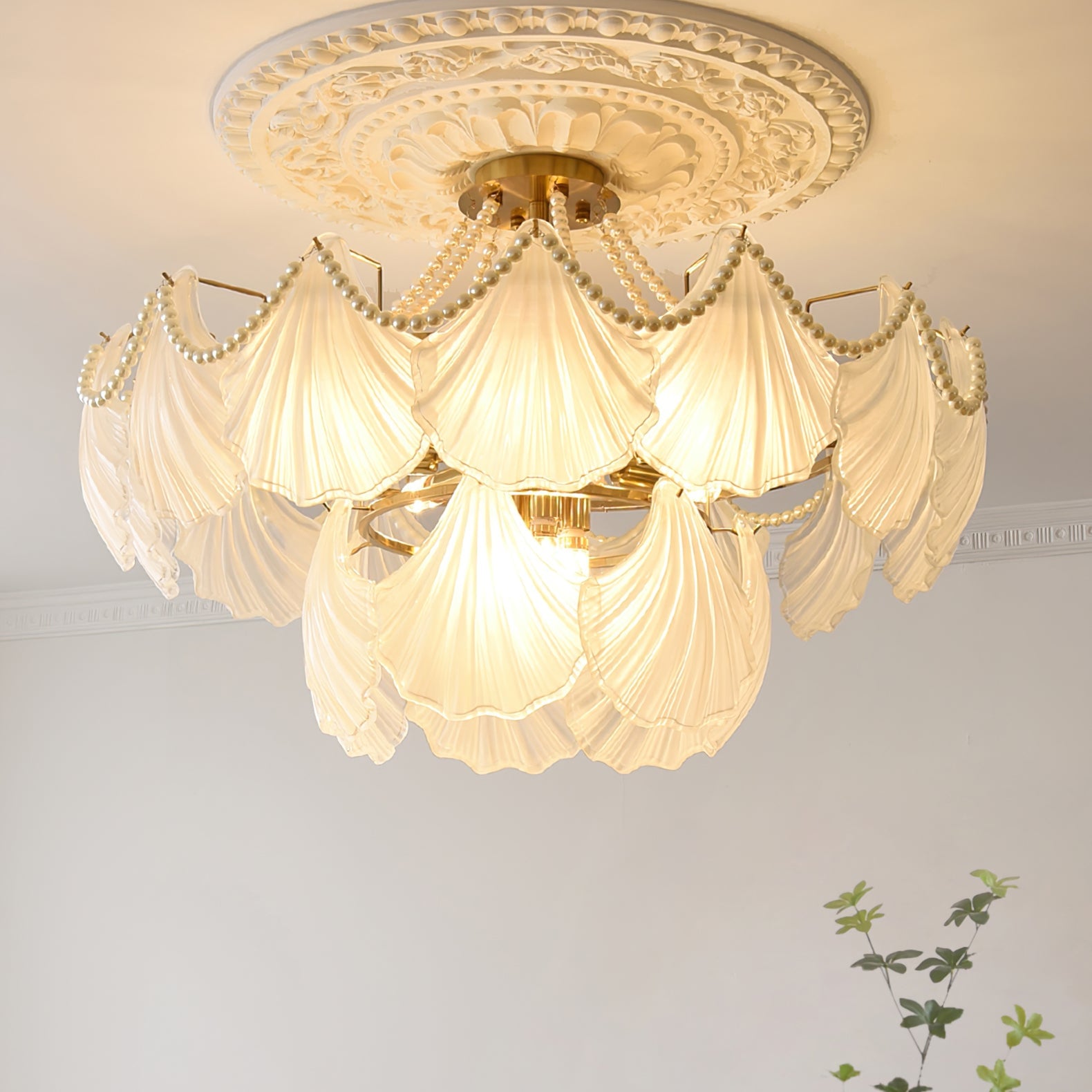 Scallop Shell Chandelier - Lumpaz