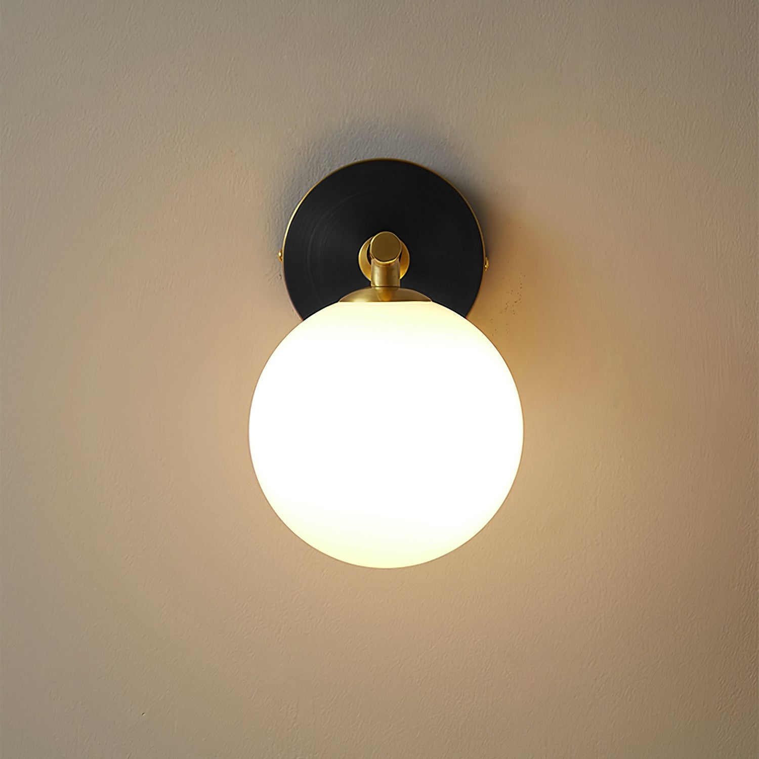 Brass Global Wall Lamp - Lumpaz