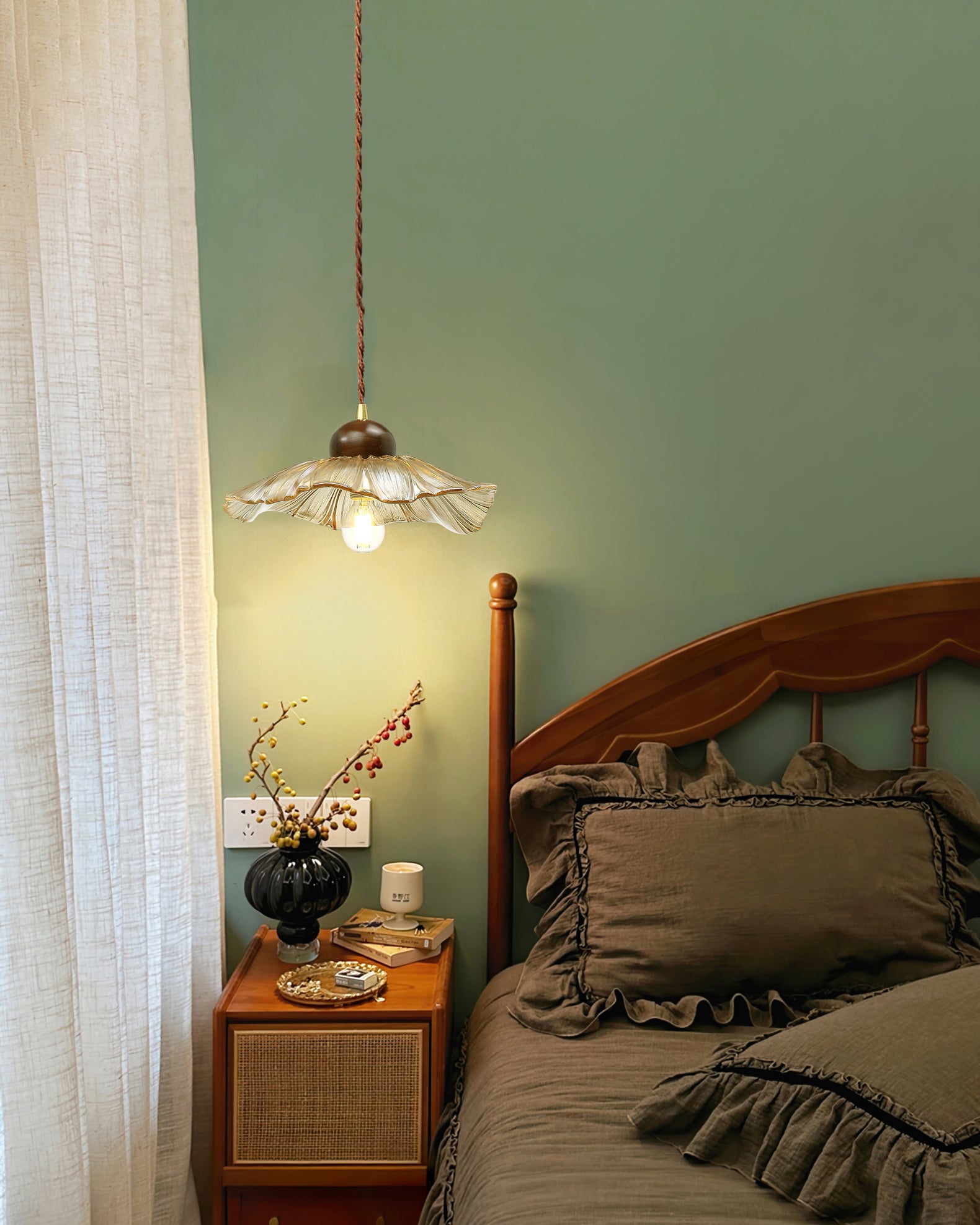 Scalloped Floral Pendant Lamp - Lumpaz