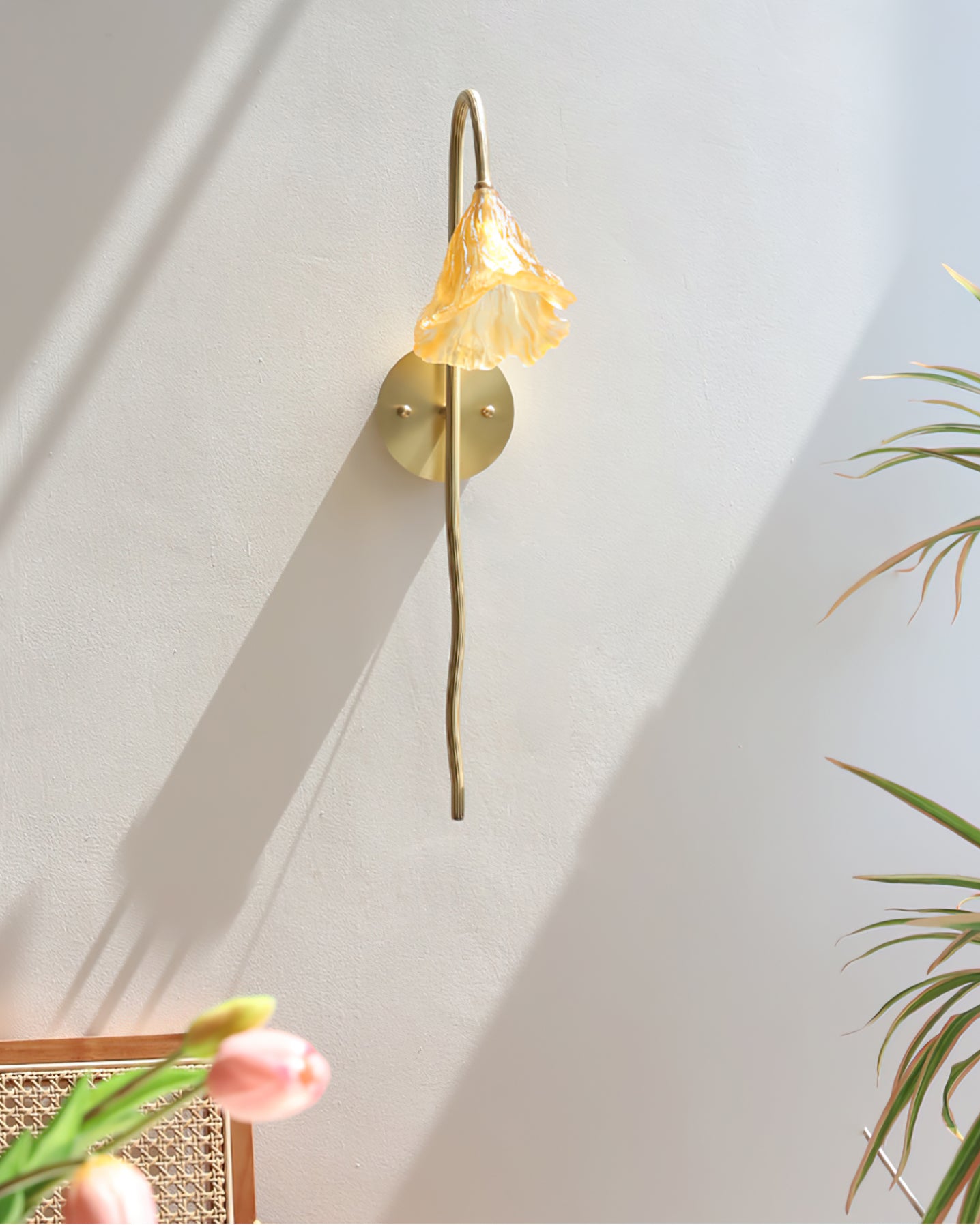 Lotus Amber Wall Lamp - Lumpaz