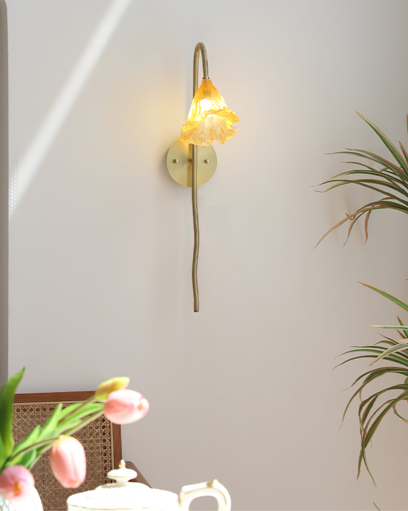 Lotus Amber Wall Lamp - Lumpaz