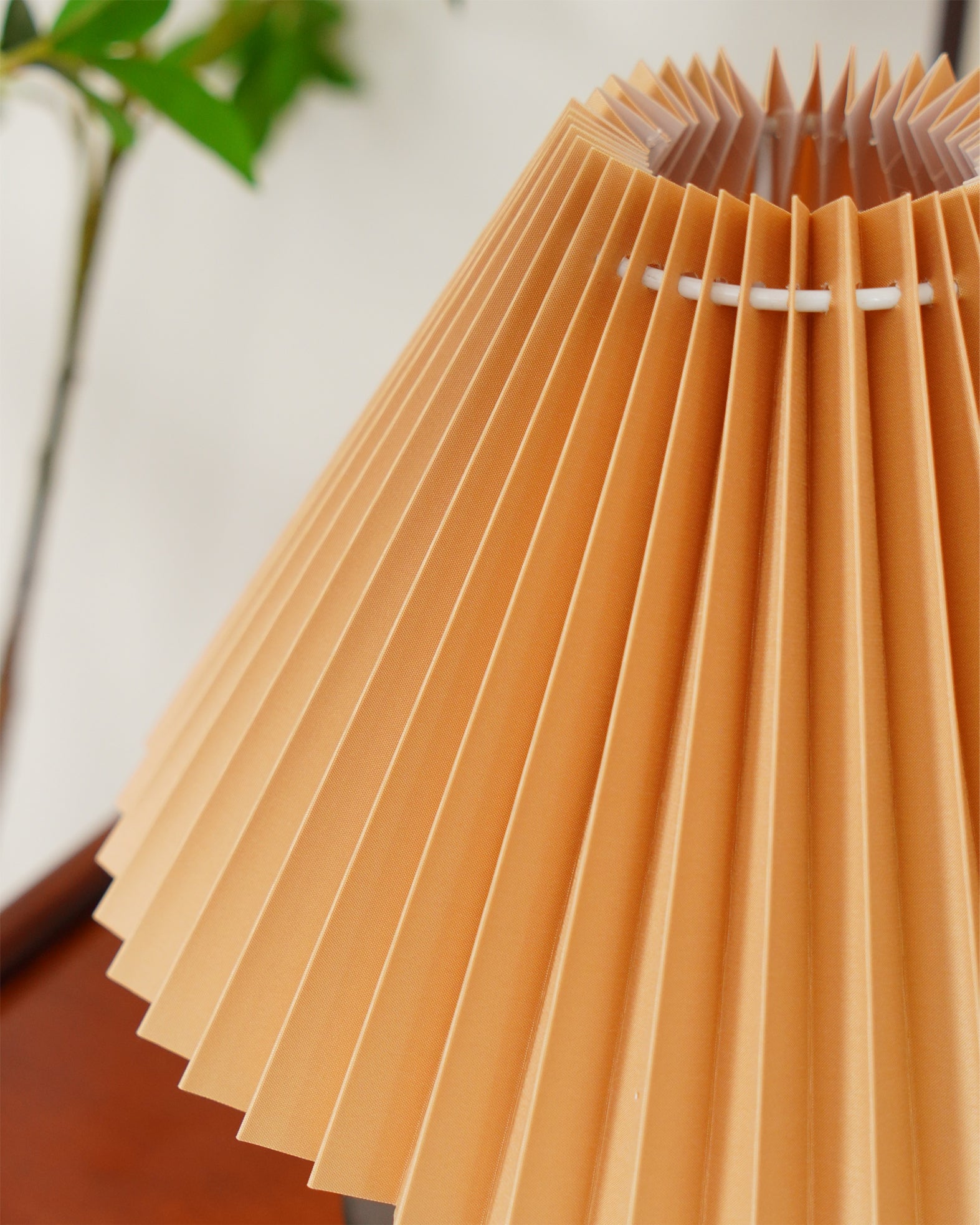 Navia Pleated Table Lamp - Lumpaz
