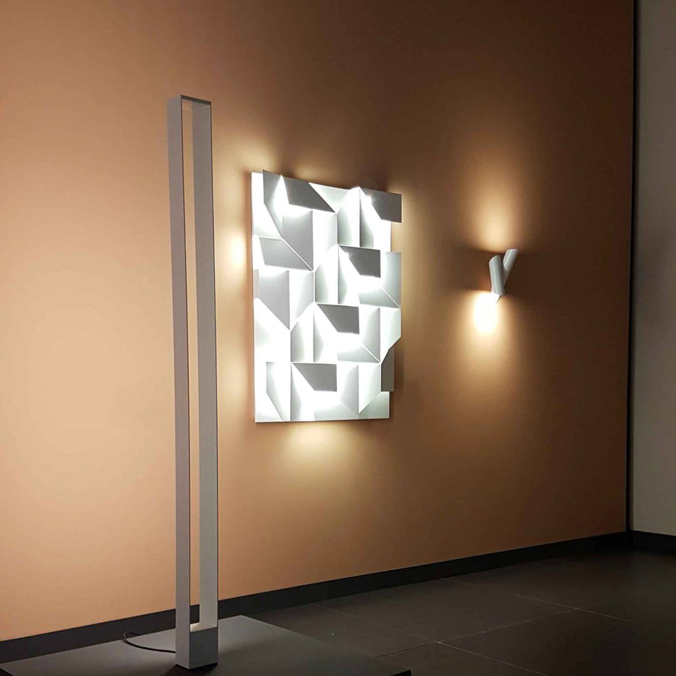 Shadows Built-in Battery Wall Lamp - Lumpaz
