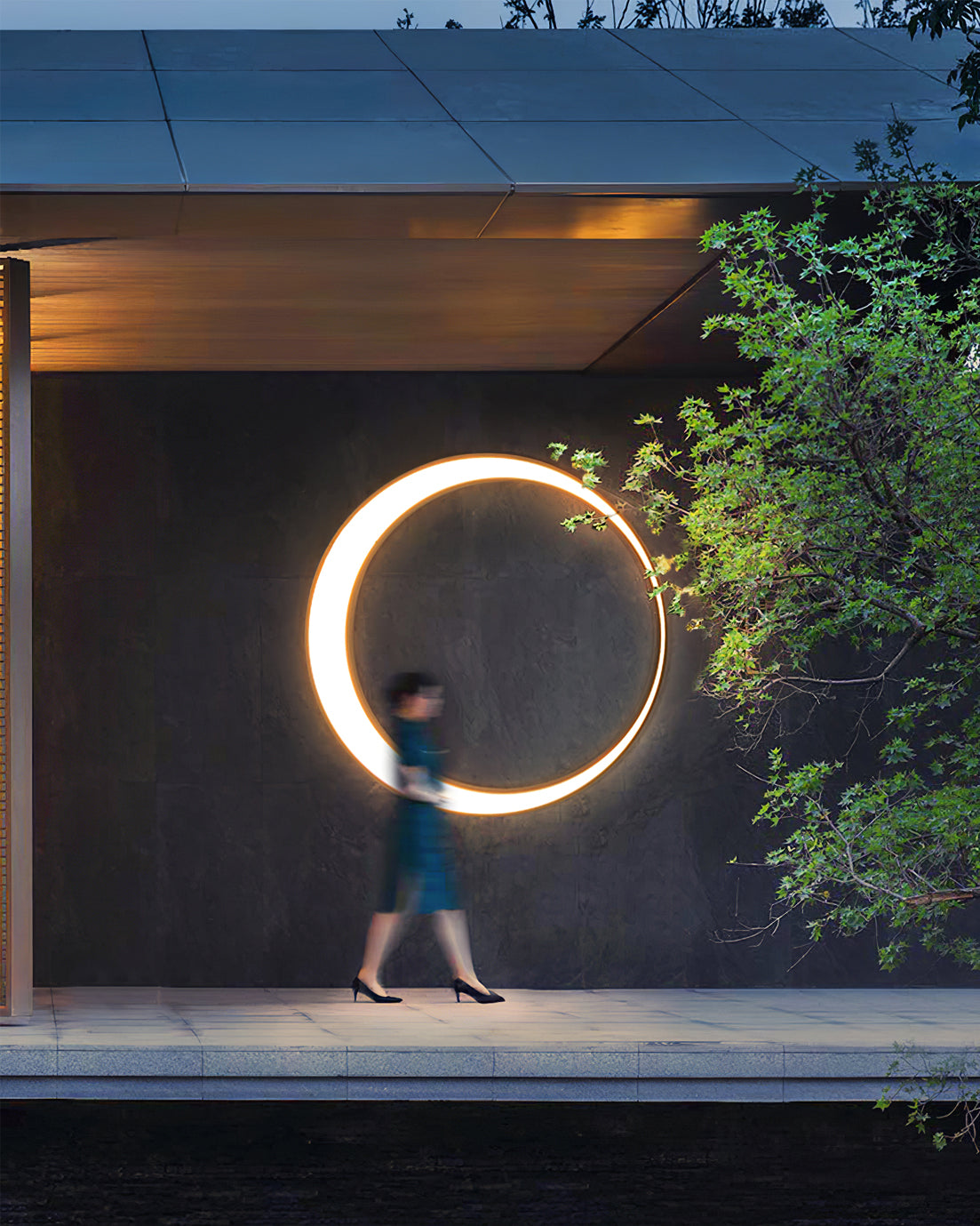 Moon Solar Outdoor Wall Lamp - Lumpaz