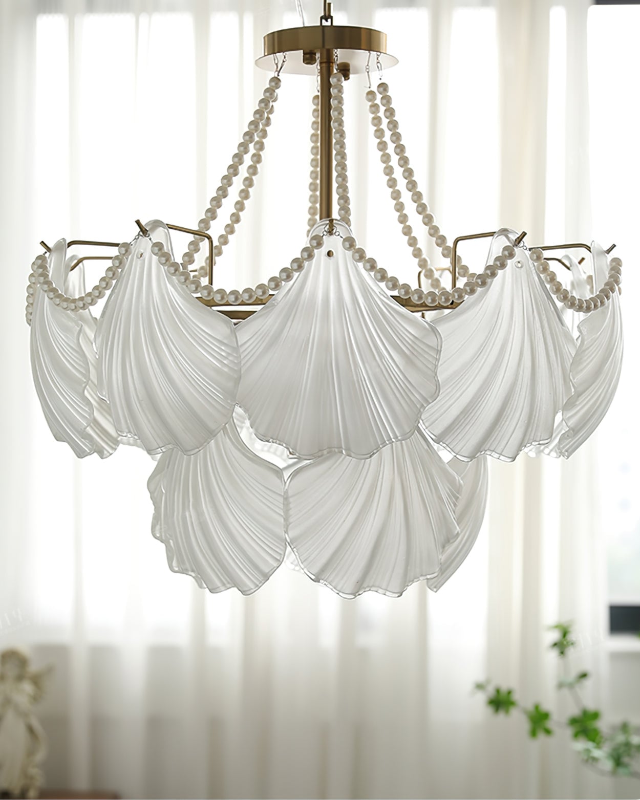 Scallop Shell Chandelier - Lumpaz