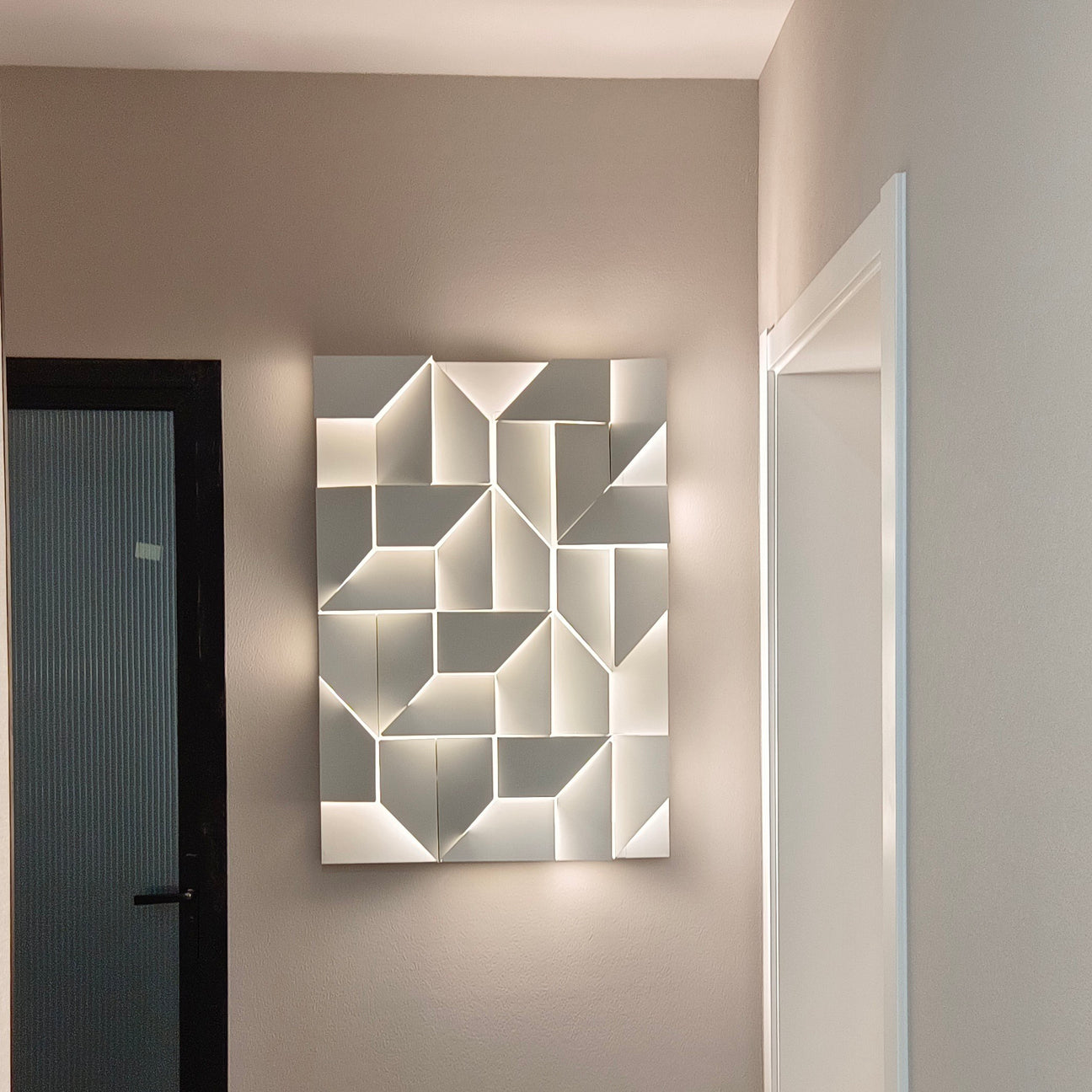 Shadows Built-in Battery Wall Lamp - Lumpaz