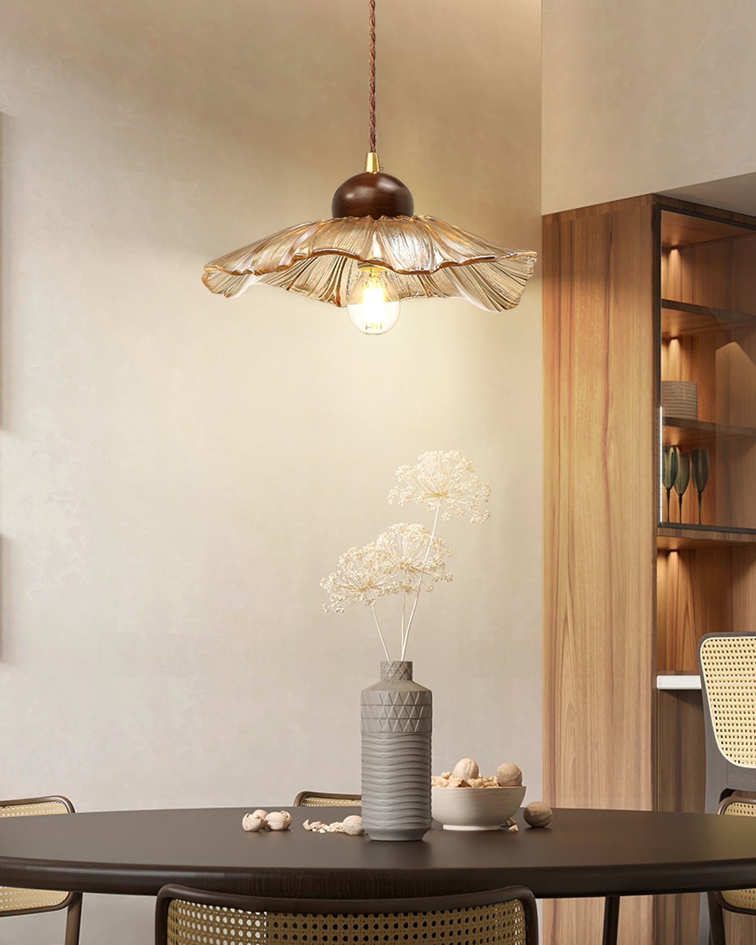 Scalloped Floral Pendant Lamp - Lumpaz