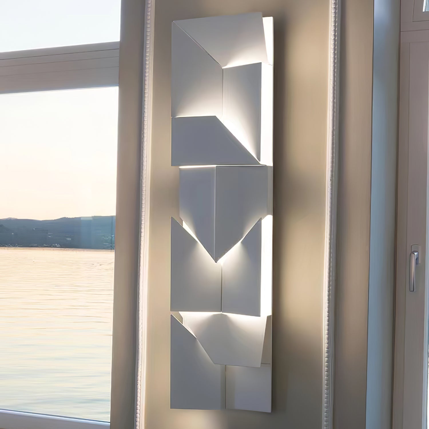 Shadows Built-in Battery Wall Lamp - Lumpaz