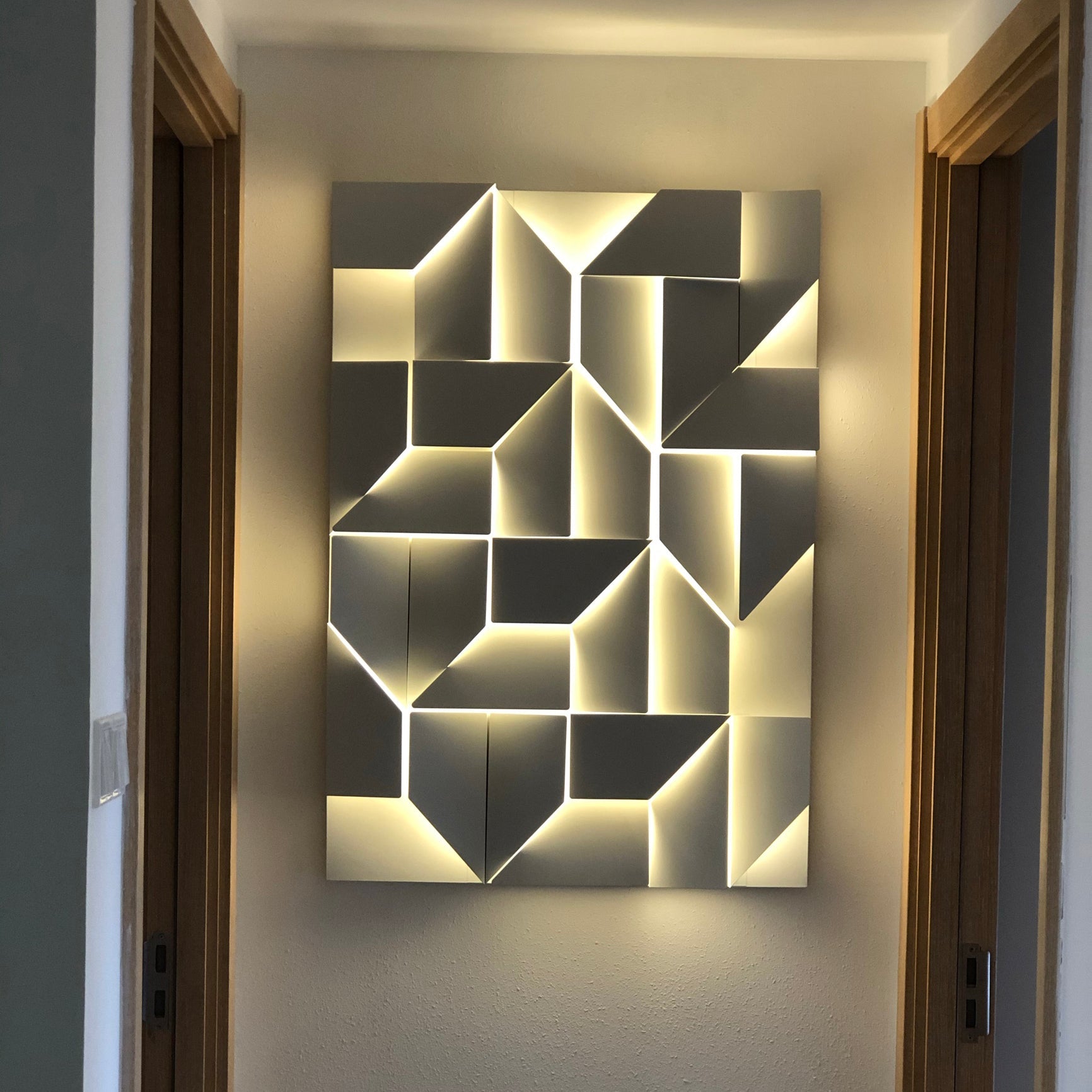 Shadows Built-in Battery Wall Lamp - Lumpaz