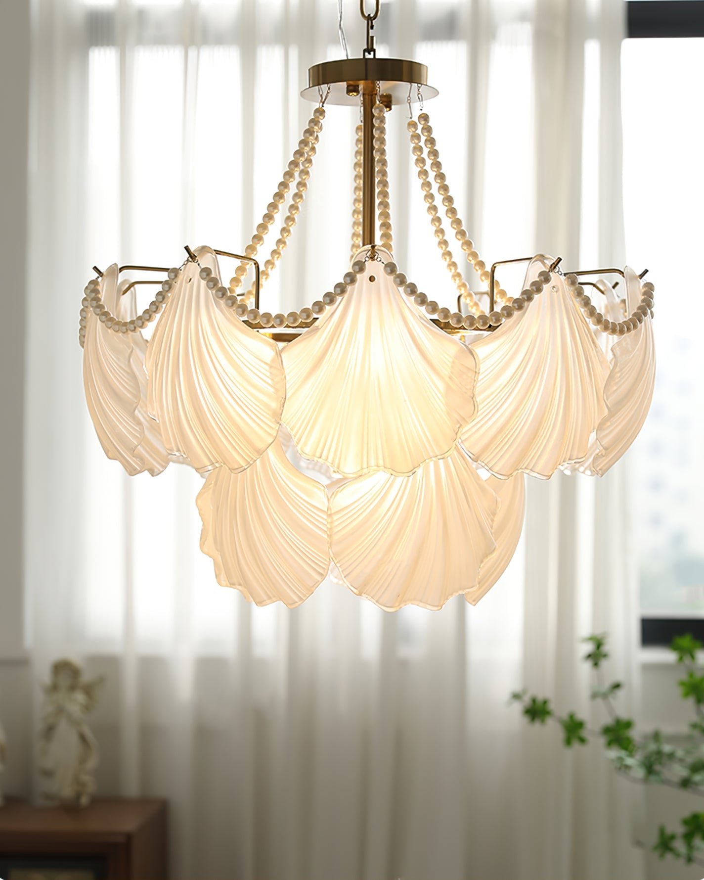 Scallop Shell Chandelier - Lumpaz
