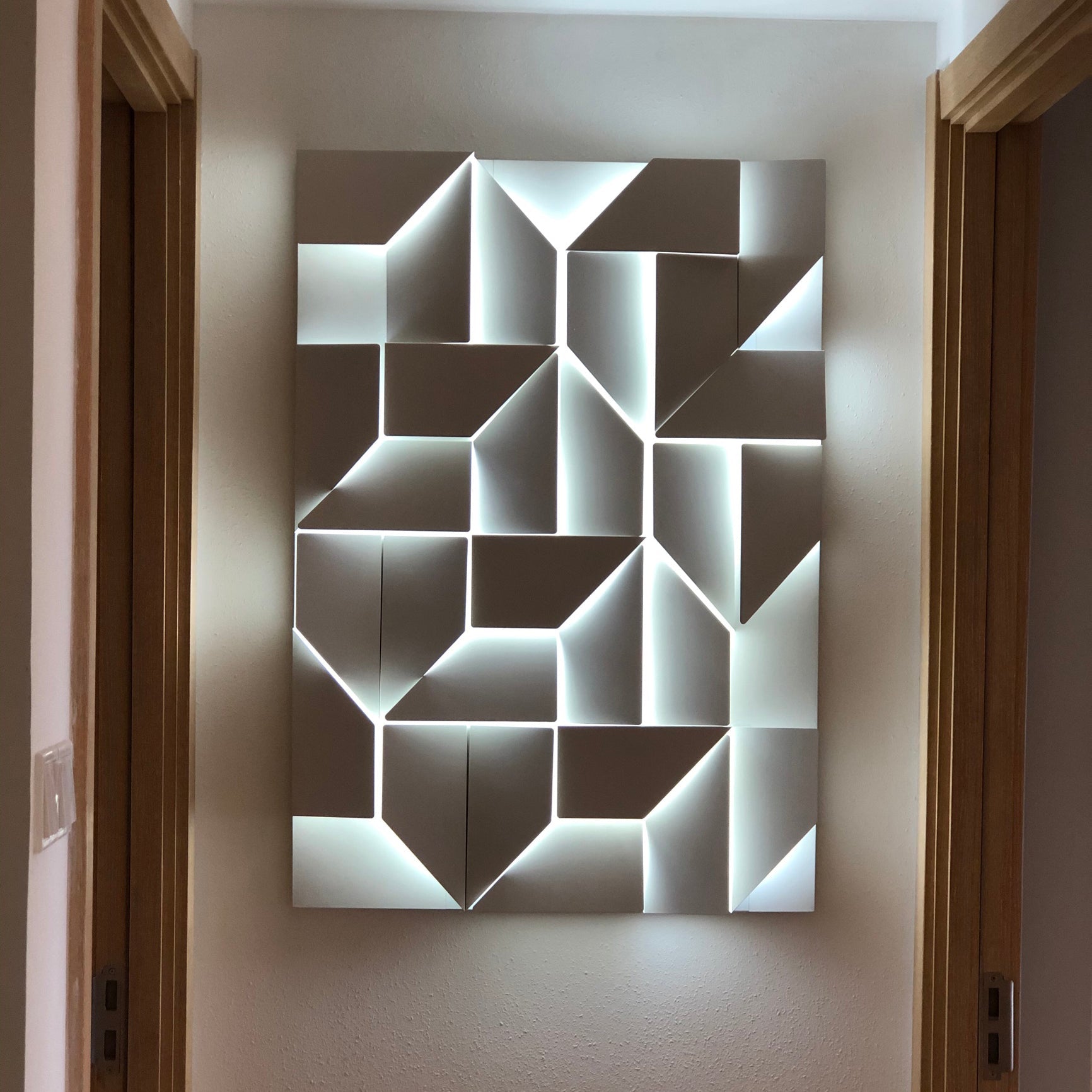 Shadows Built-in Battery Wall Lamp - Lumpaz