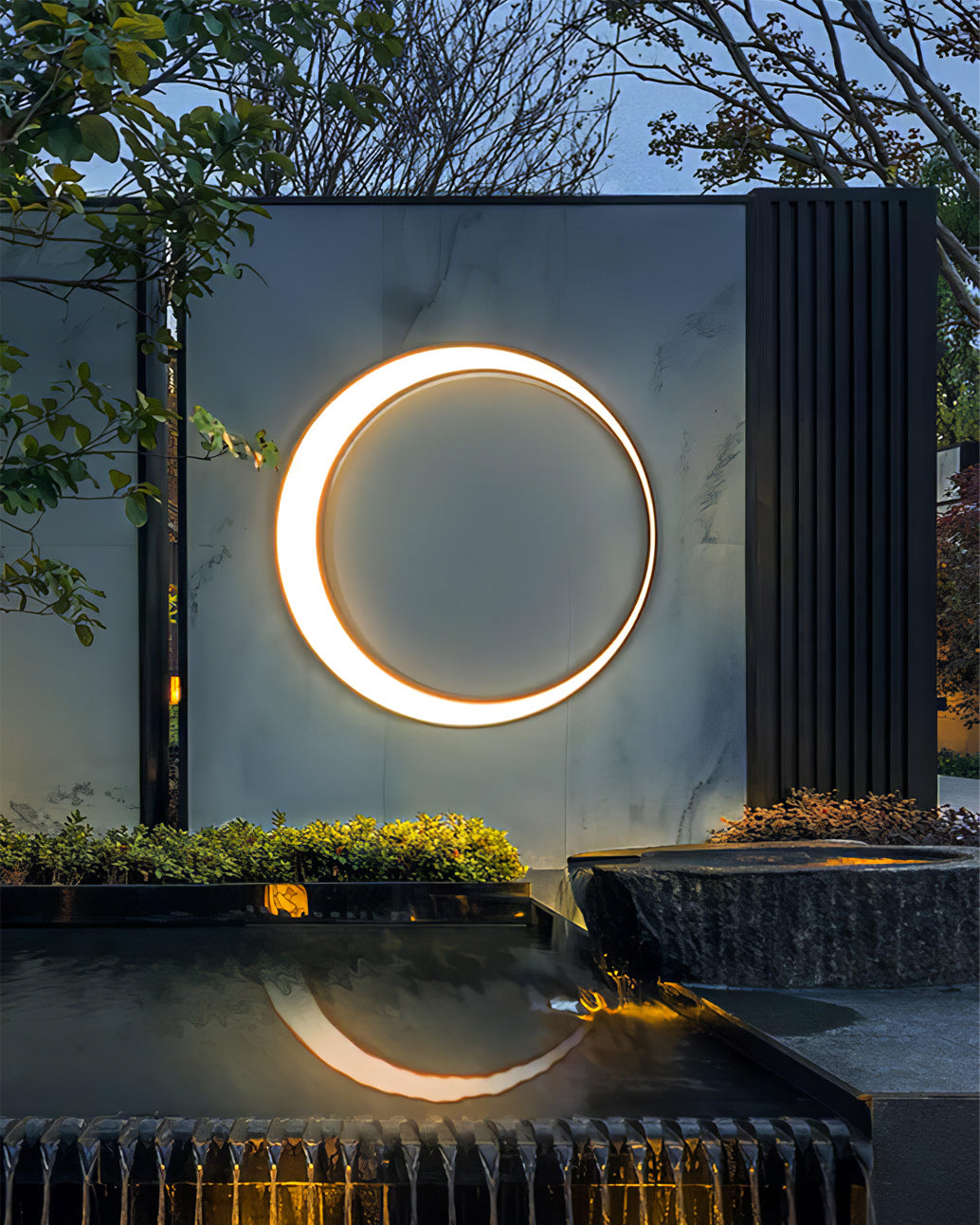Moon Solar Outdoor Wall Lamp - Lumpaz
