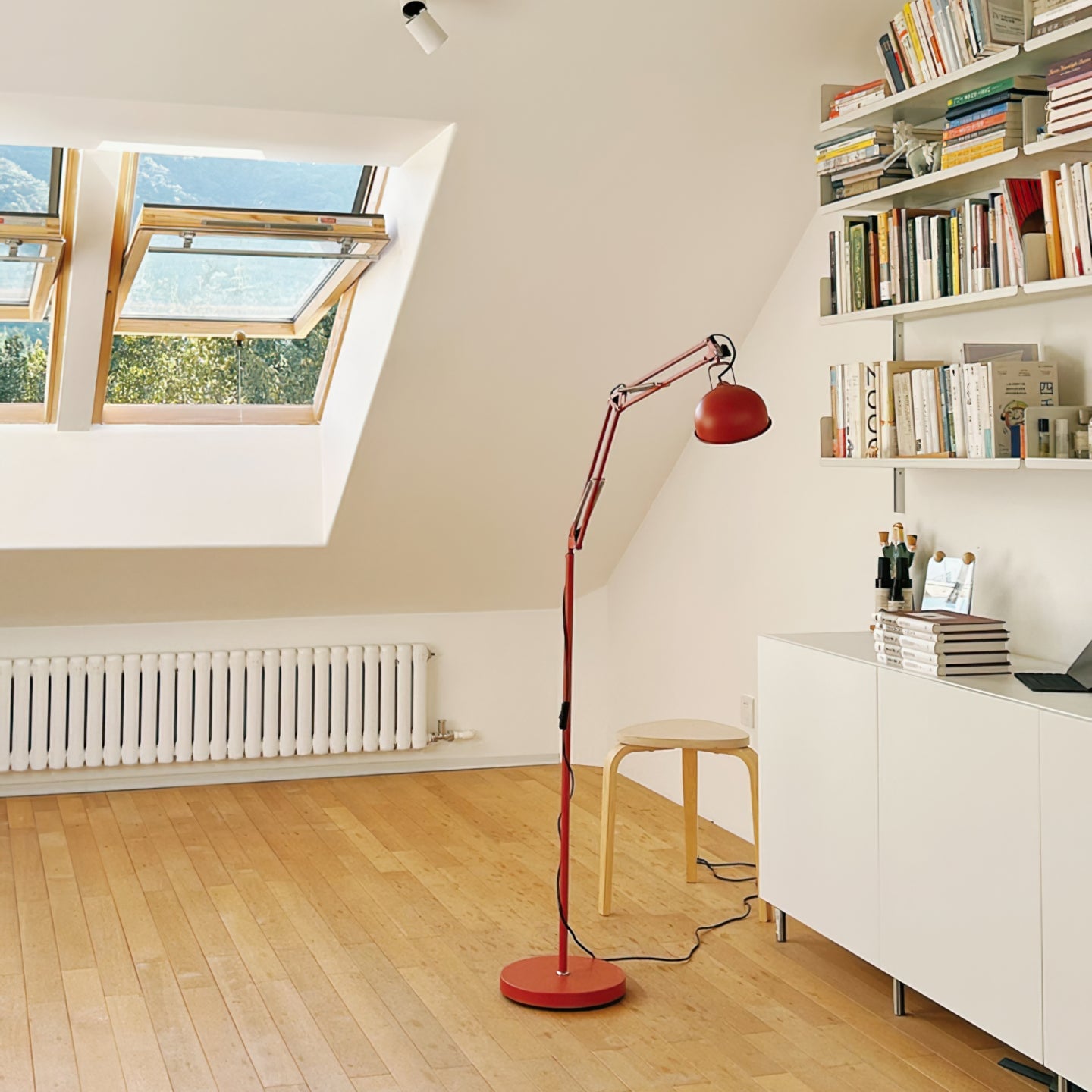 Kaiser Red Floor Lamp - Lumpaz
