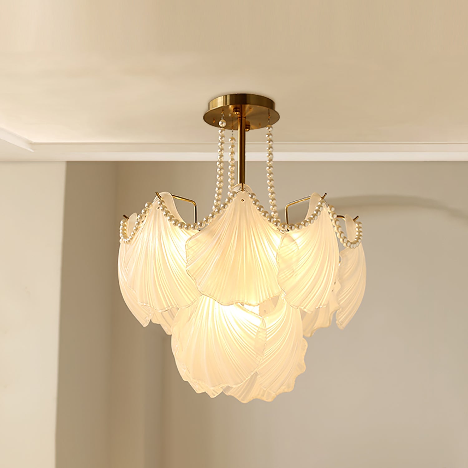Scallop Shell Chandelier - Lumpaz