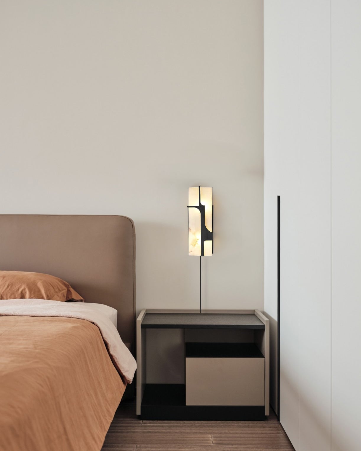 Ariel Plug In Wall Lamp - Lumpaz