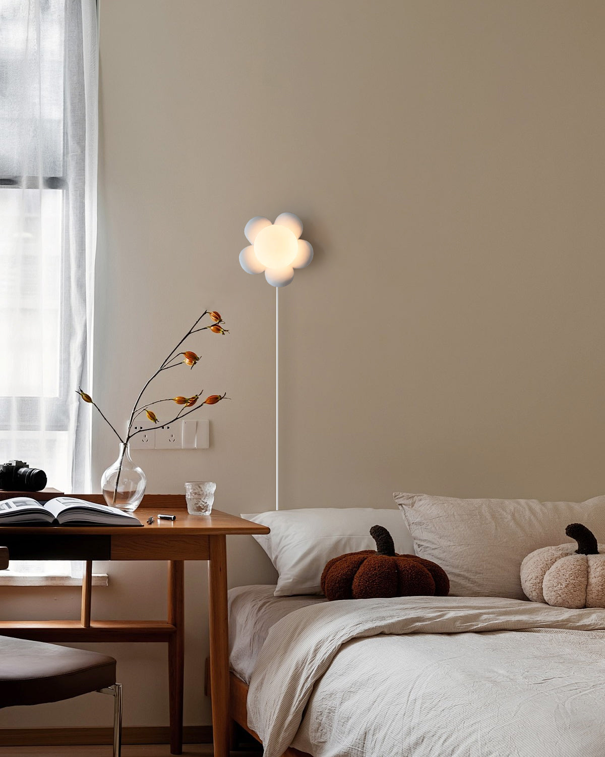 Bloom Flower Plug In Wall Lamp - Lumpaz