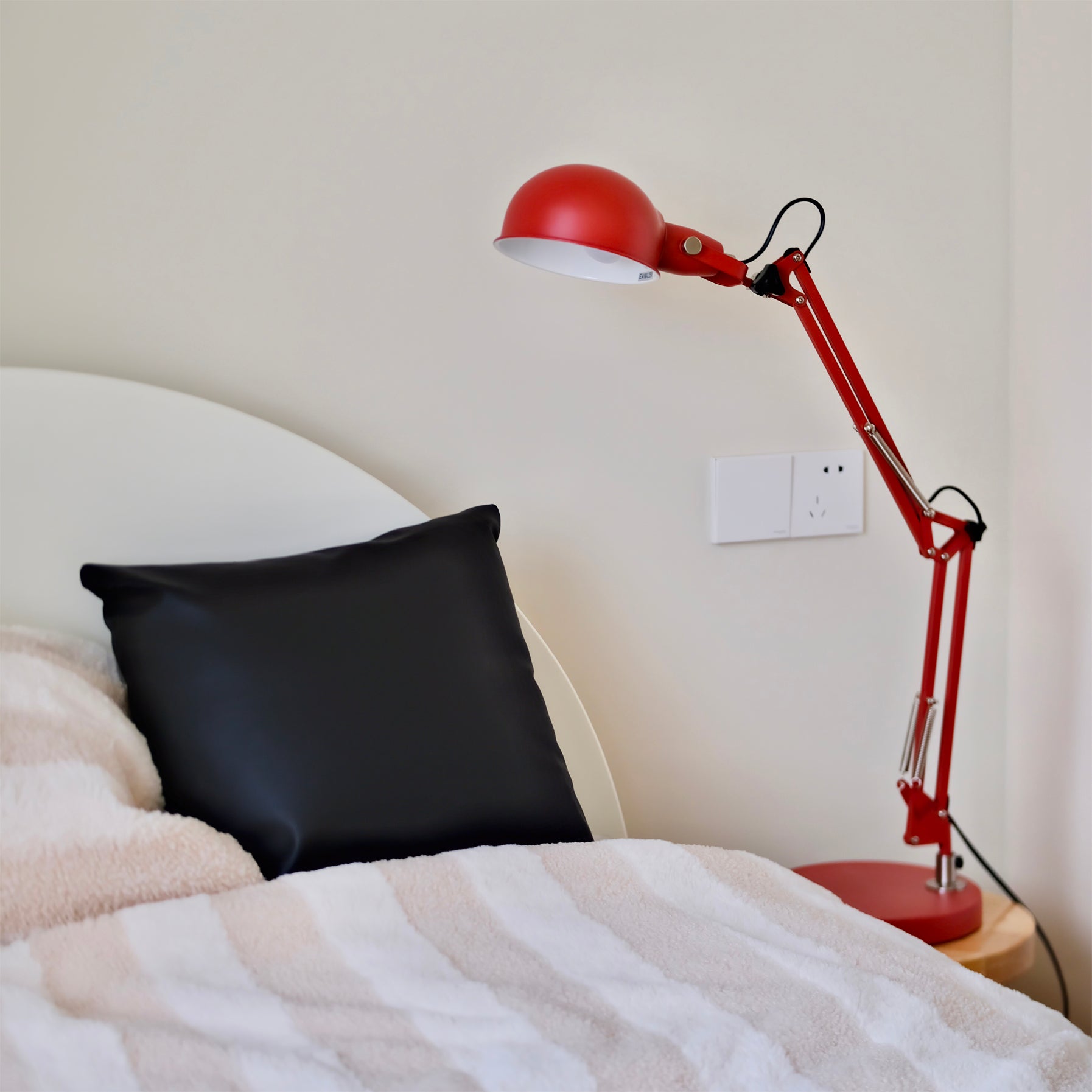 Kaiser Red Table Lamp - Lumpaz