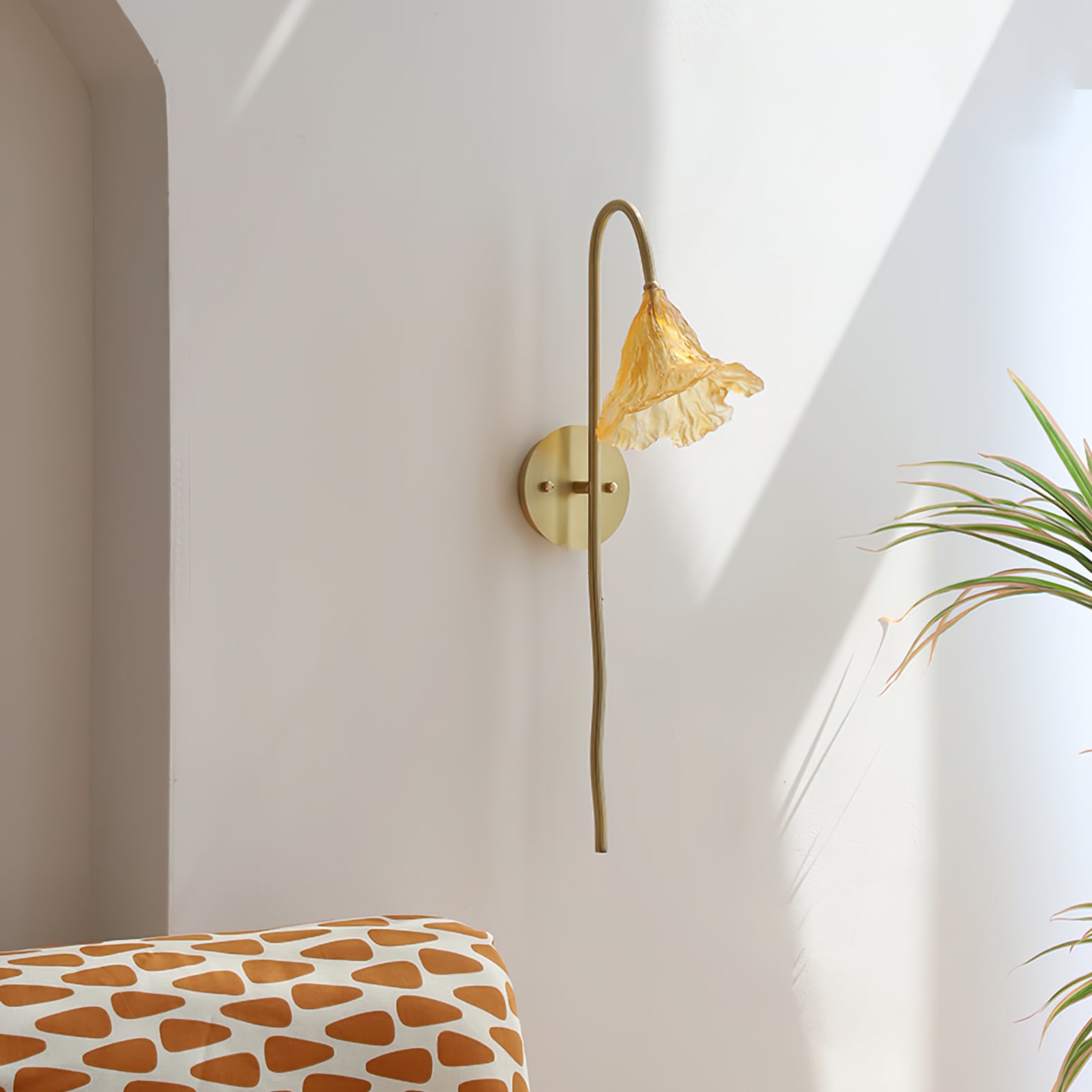 Lotus Amber Wall Lamp - Lumpaz