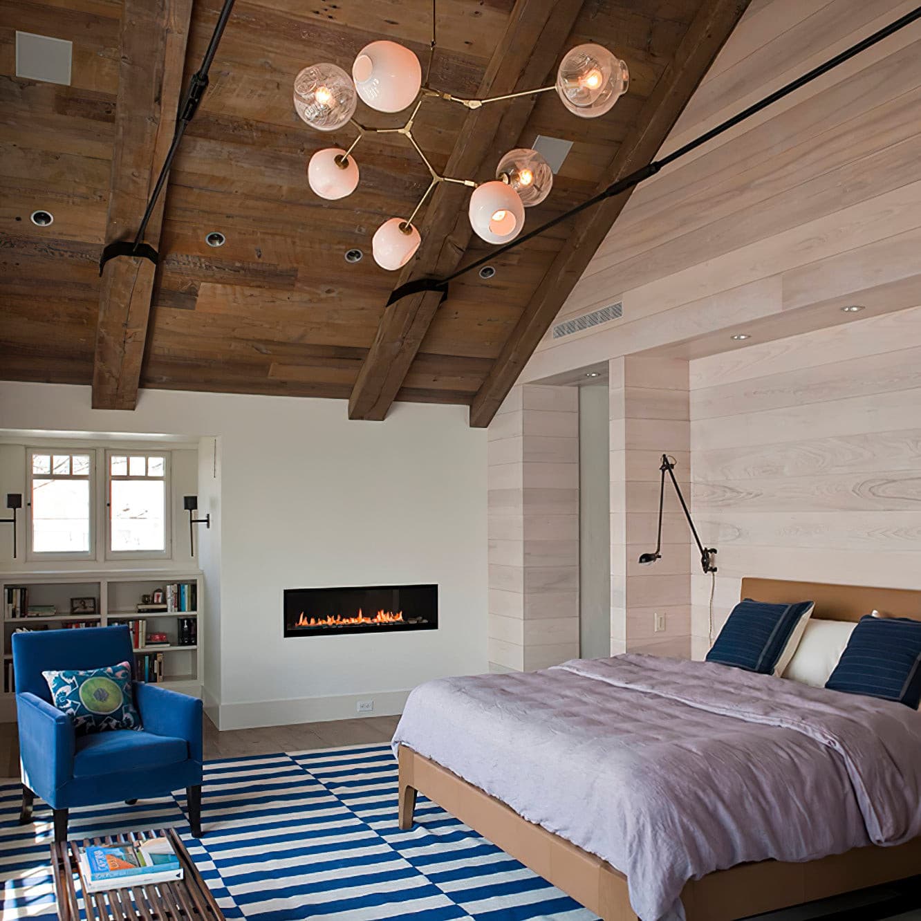 Perry Globe Vertical Chandelier - Lumpaz