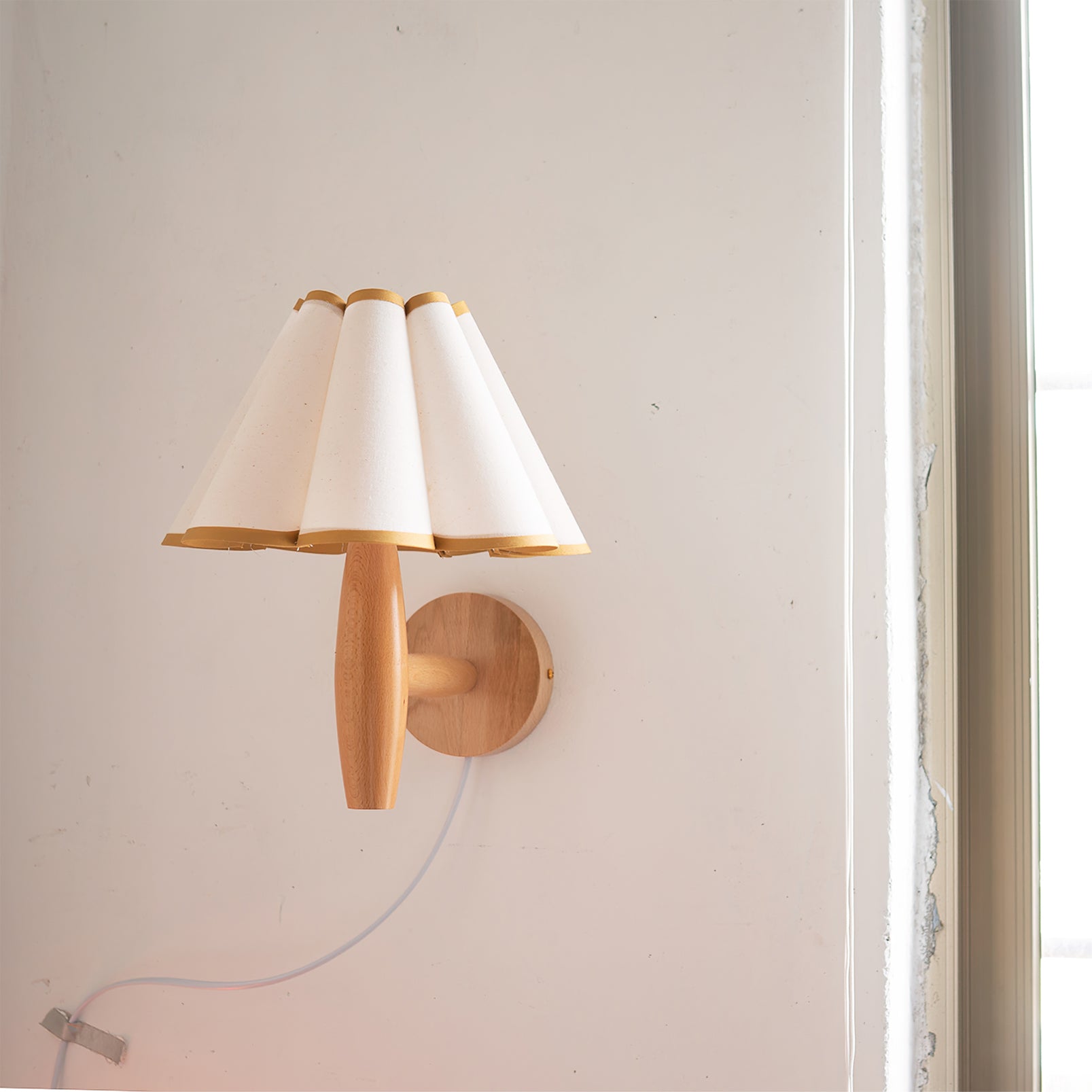 Vintage Fluted Plug In Wall Lamp - Lumpaz