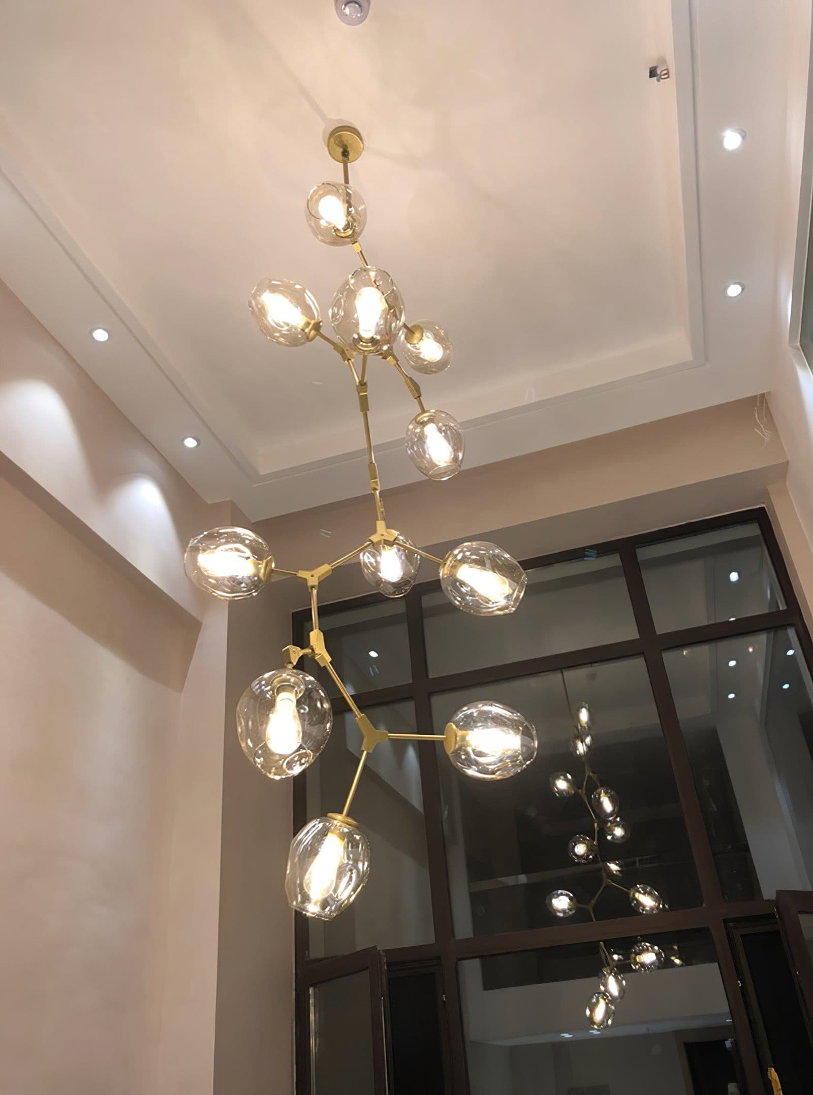 Perry Globe Vertical Chandelier - Lumpaz