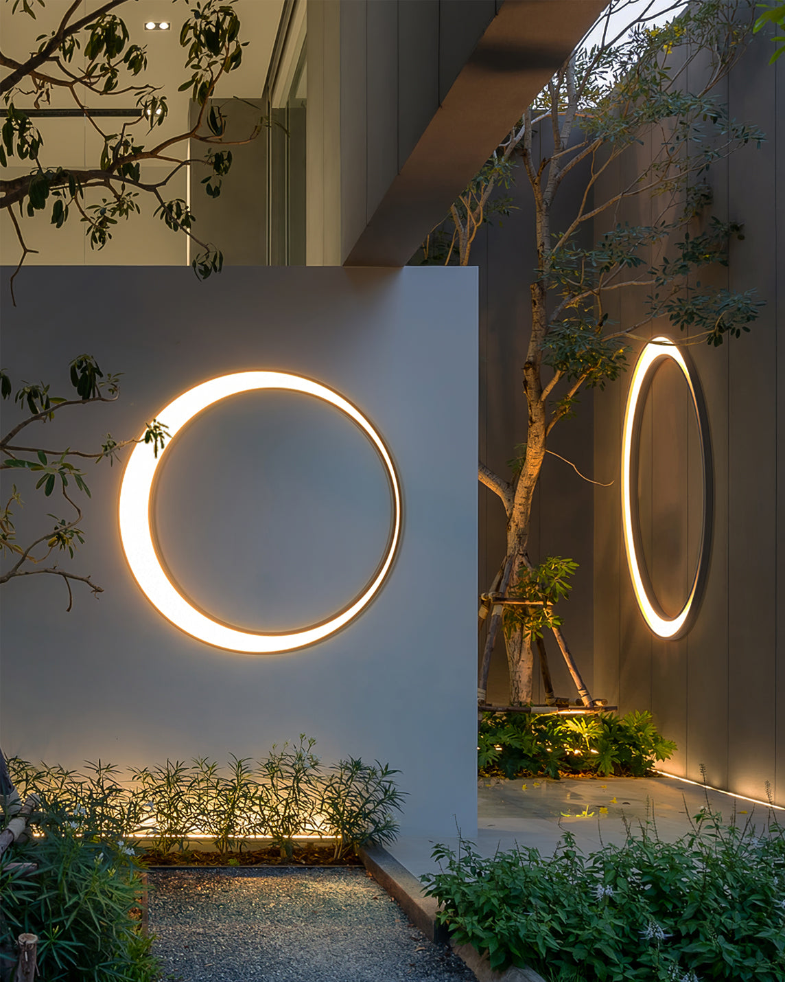 Moon Solar Outdoor Wall Lamp - Lumpaz