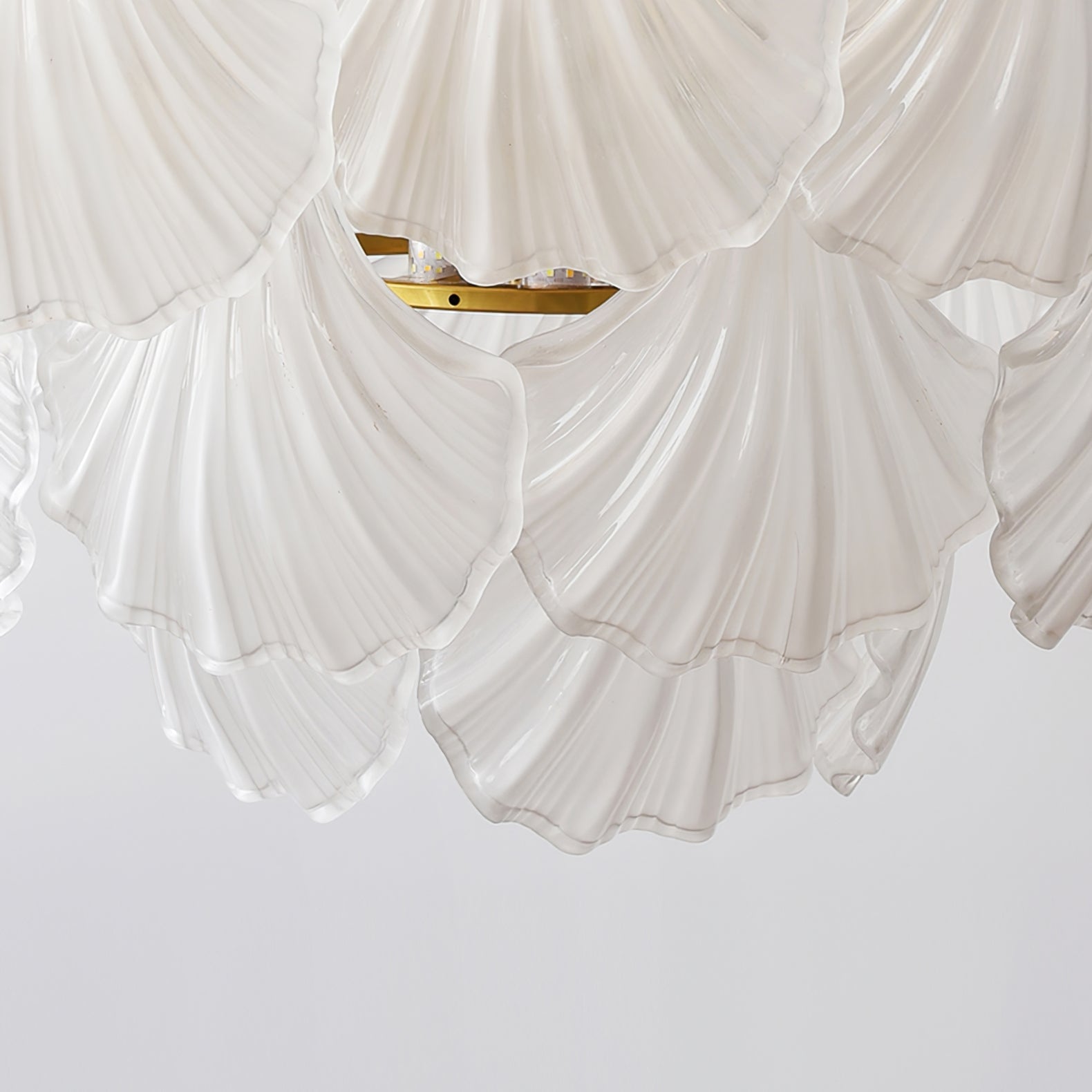 Scallop Shell Chandelier - Lumpaz