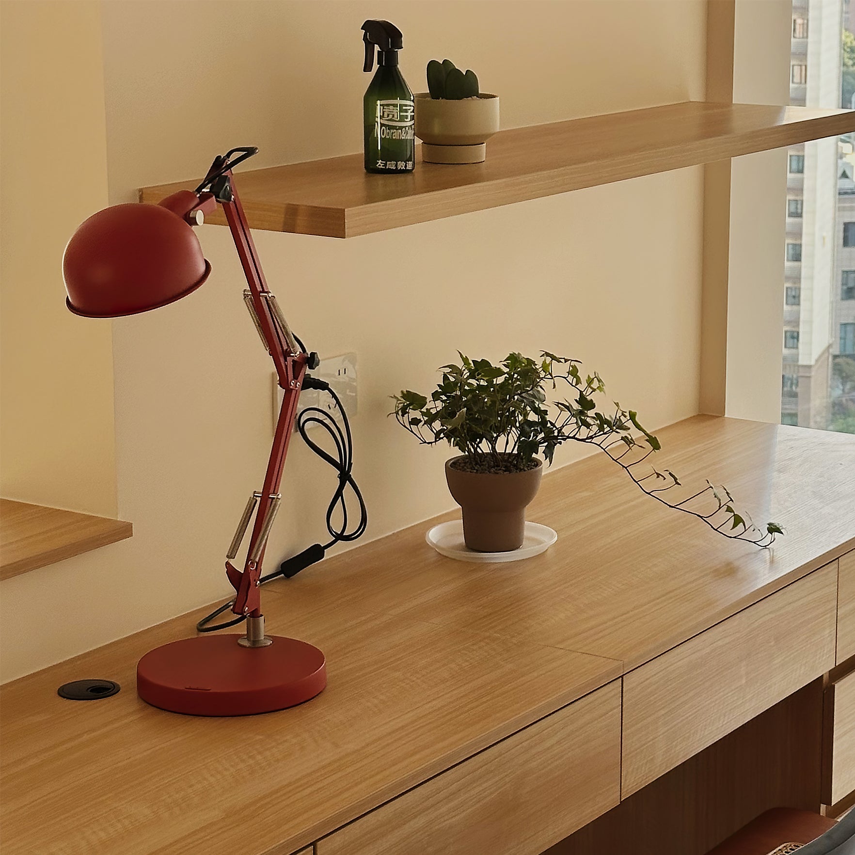 Kaiser Red Table Lamp - Lumpaz