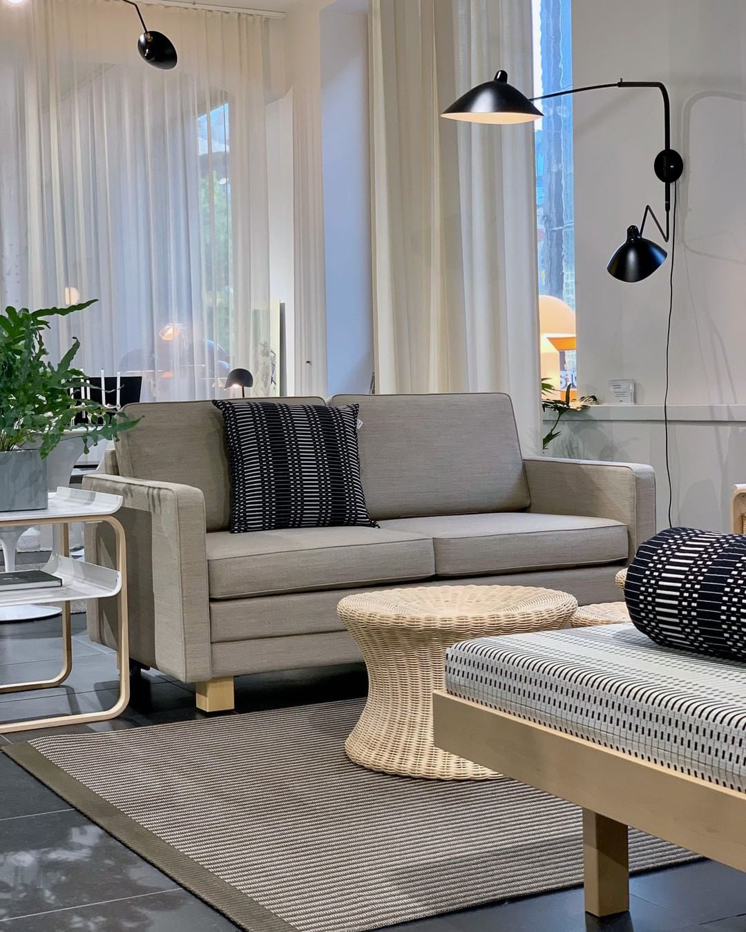 Serge Mouille Plug In Wall Lamp - Lumpaz