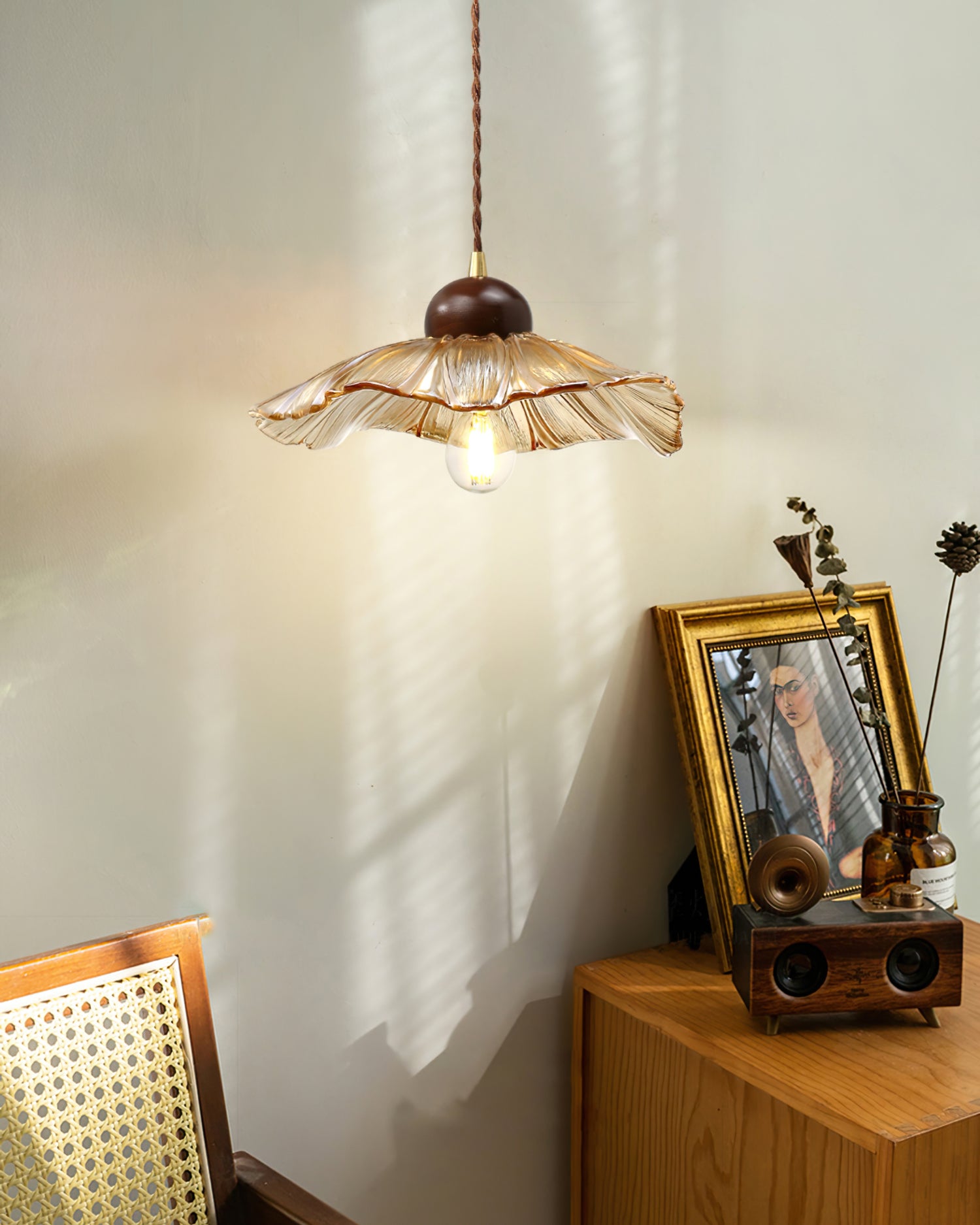 Scalloped Floral Pendant Lamp - Lumpaz