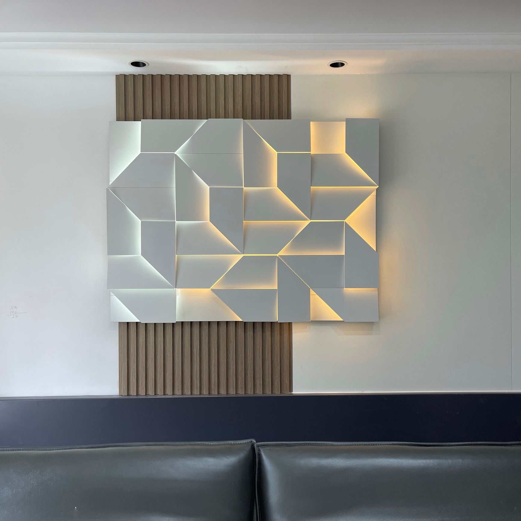 Shadows Built-in Battery Wall Lamp - Lumpaz
