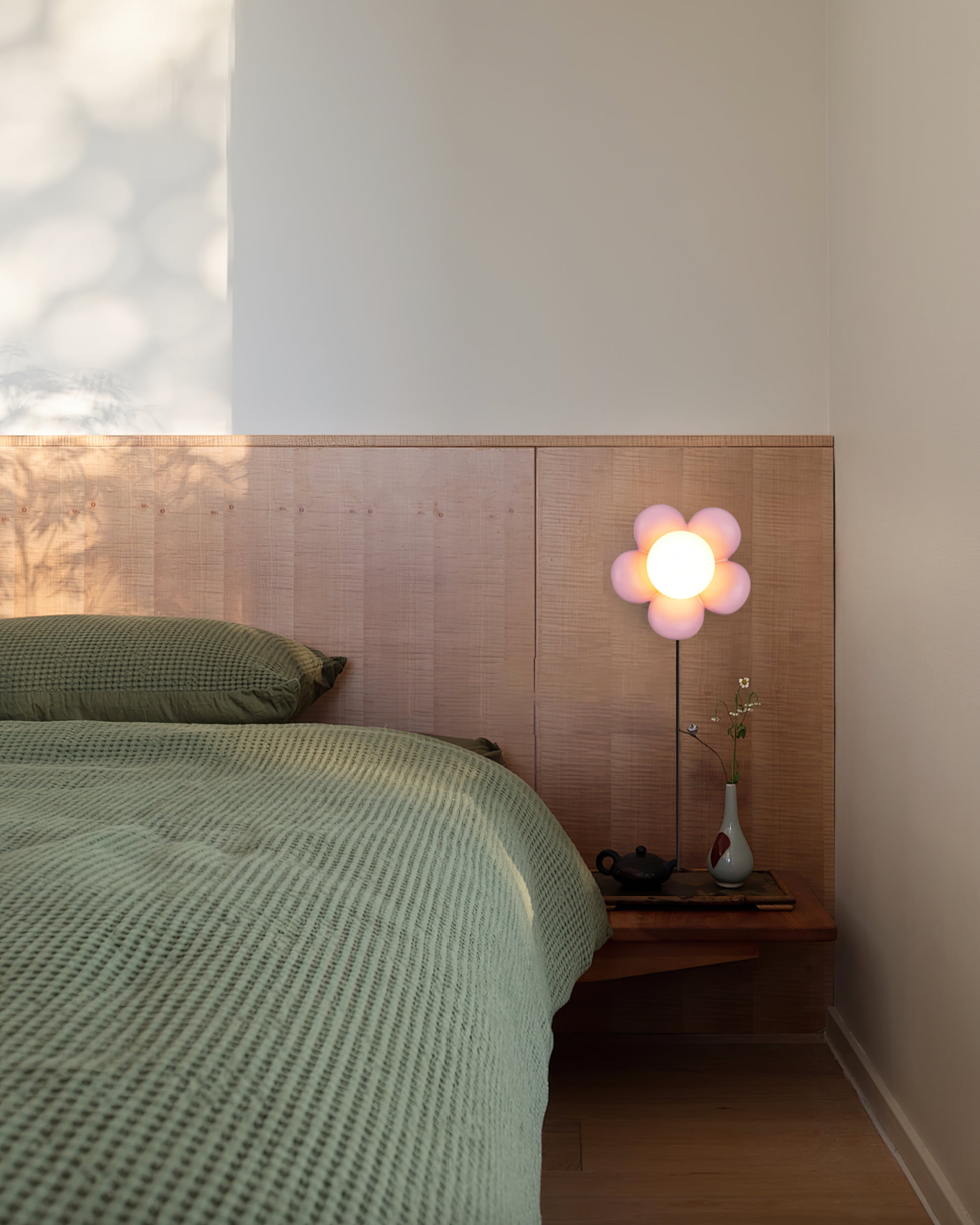 Bloom Flower Plug In Wall Lamp - Lumpaz