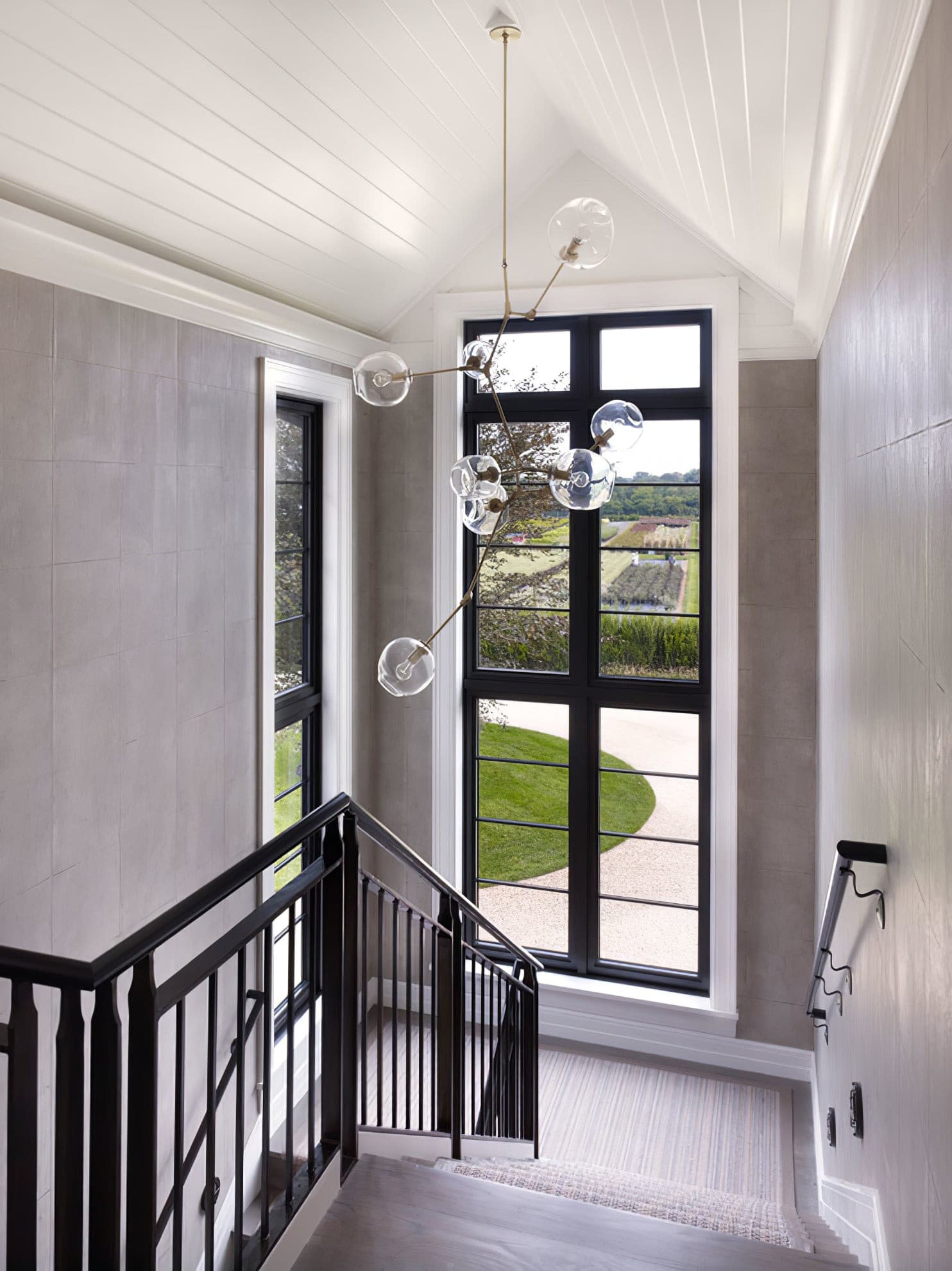 Perry Globe Vertical Chandelier - Lumpaz