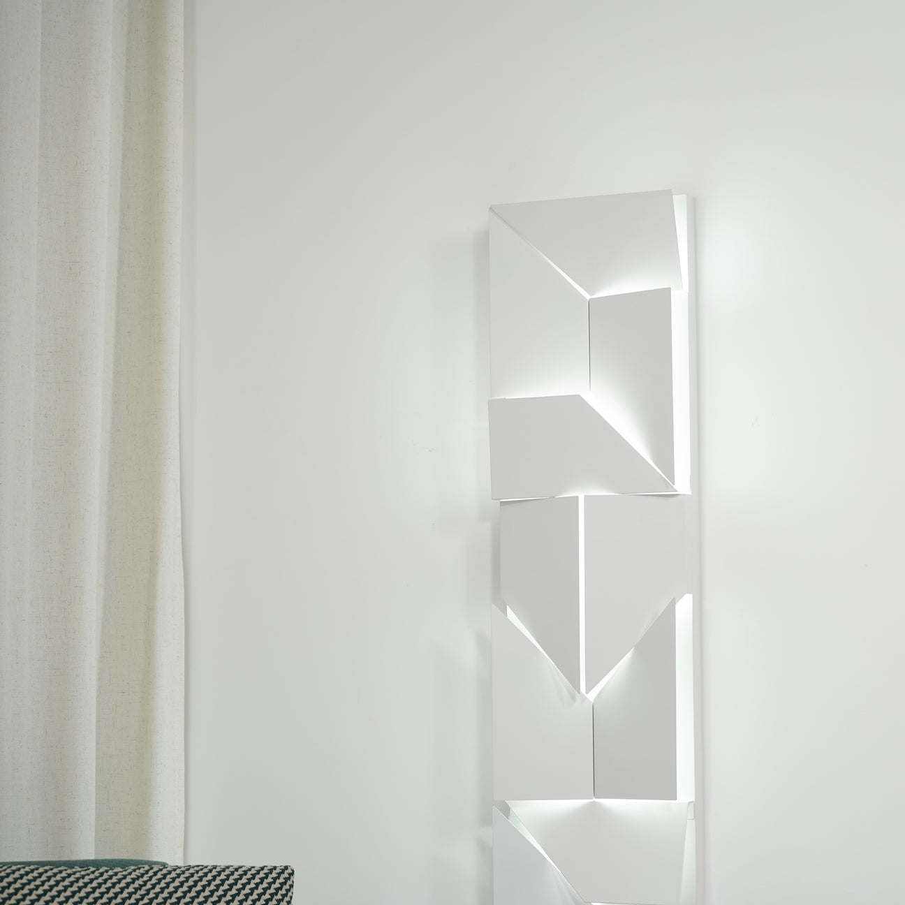 Shadows Built-in Battery Wall Lamp - Lumpaz