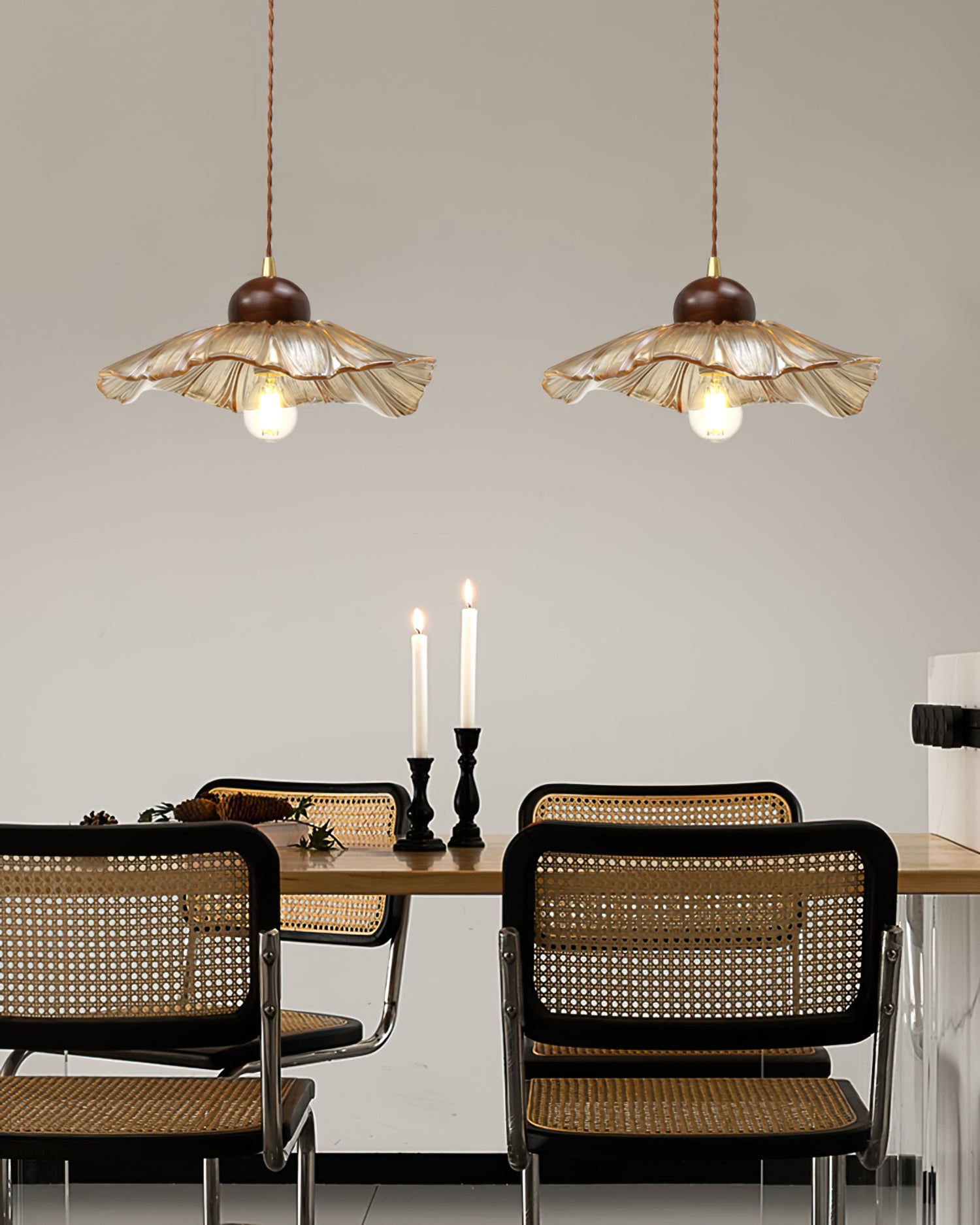 Scalloped Floral Pendant Lamp - Lumpaz