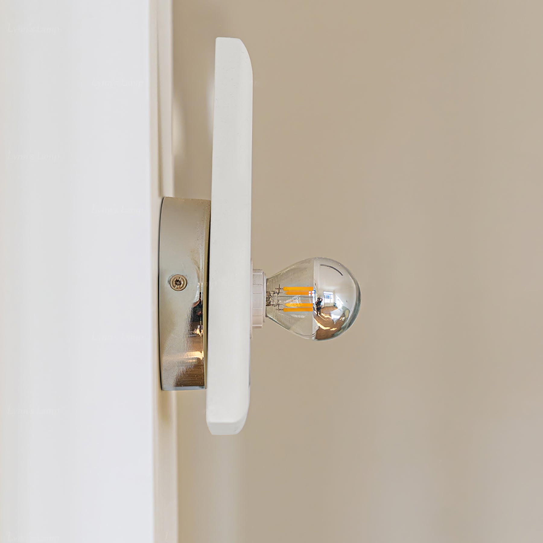 Prism Triangle Wall Lamp - Lumpaz