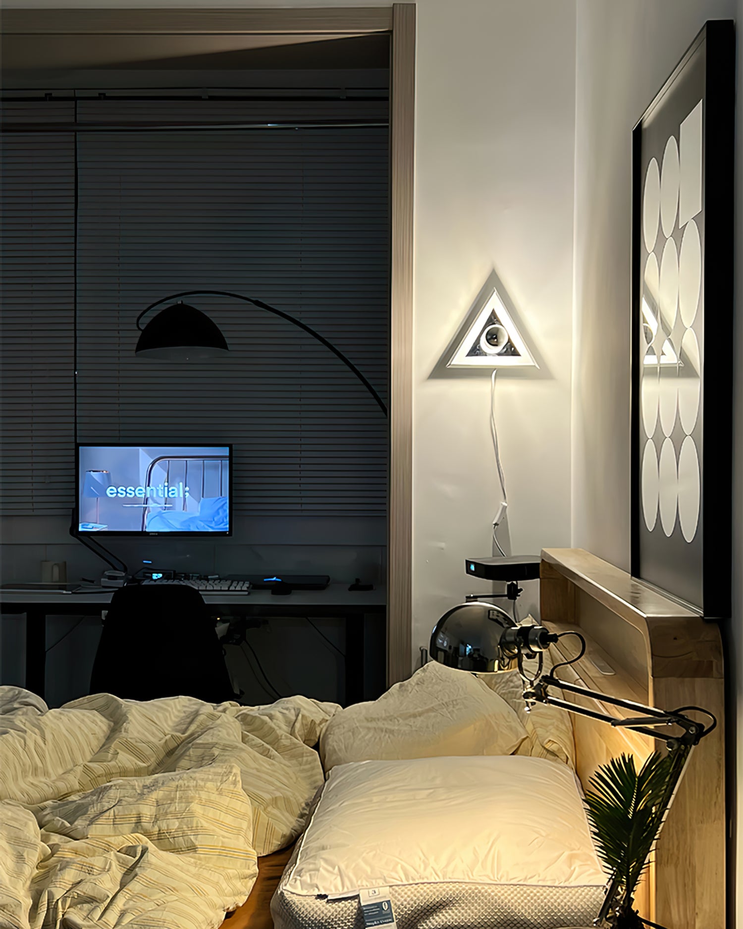 Prism Triangle Wall Lamp - Lumpaz