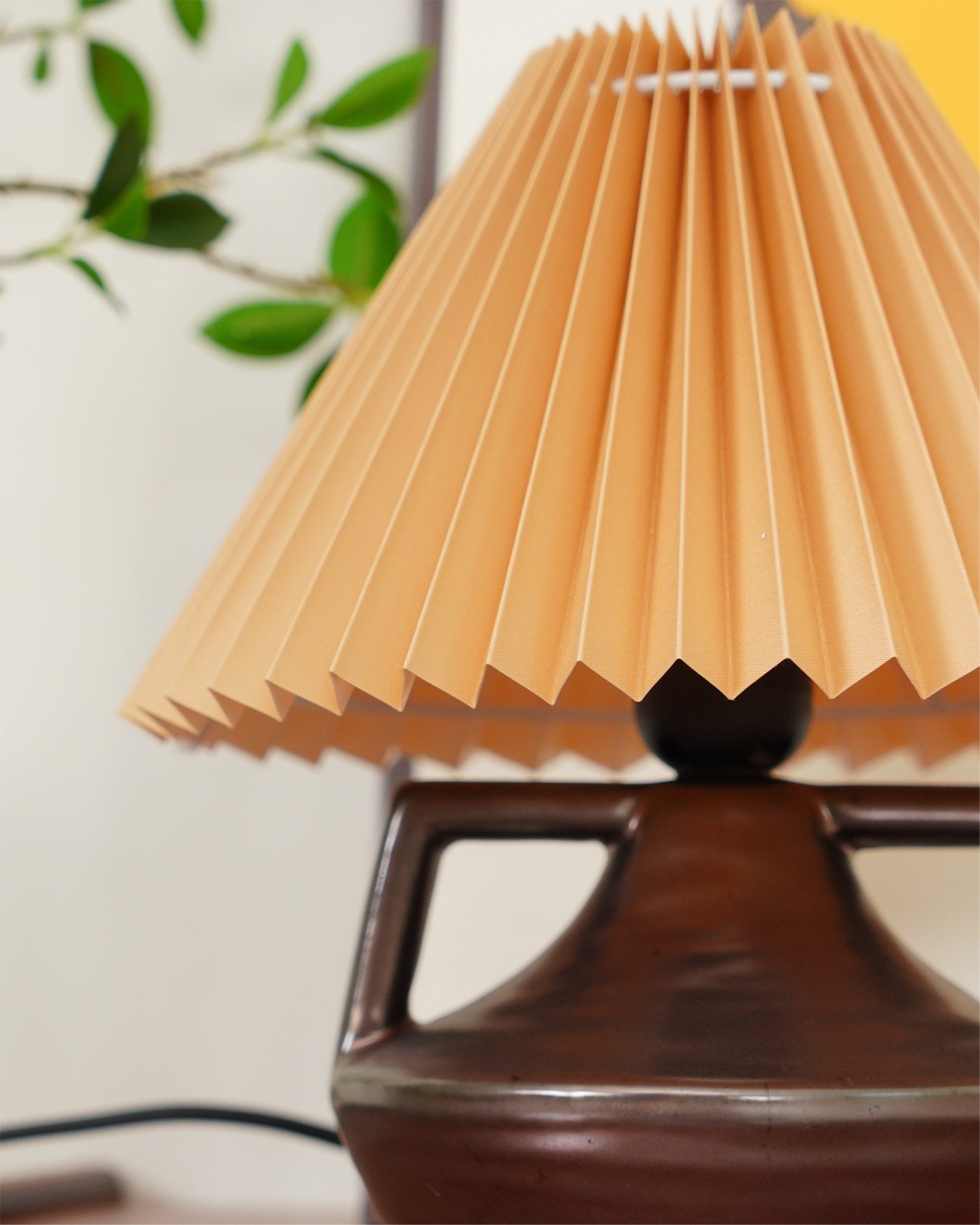 Navia Pleated Table Lamp - Lumpaz