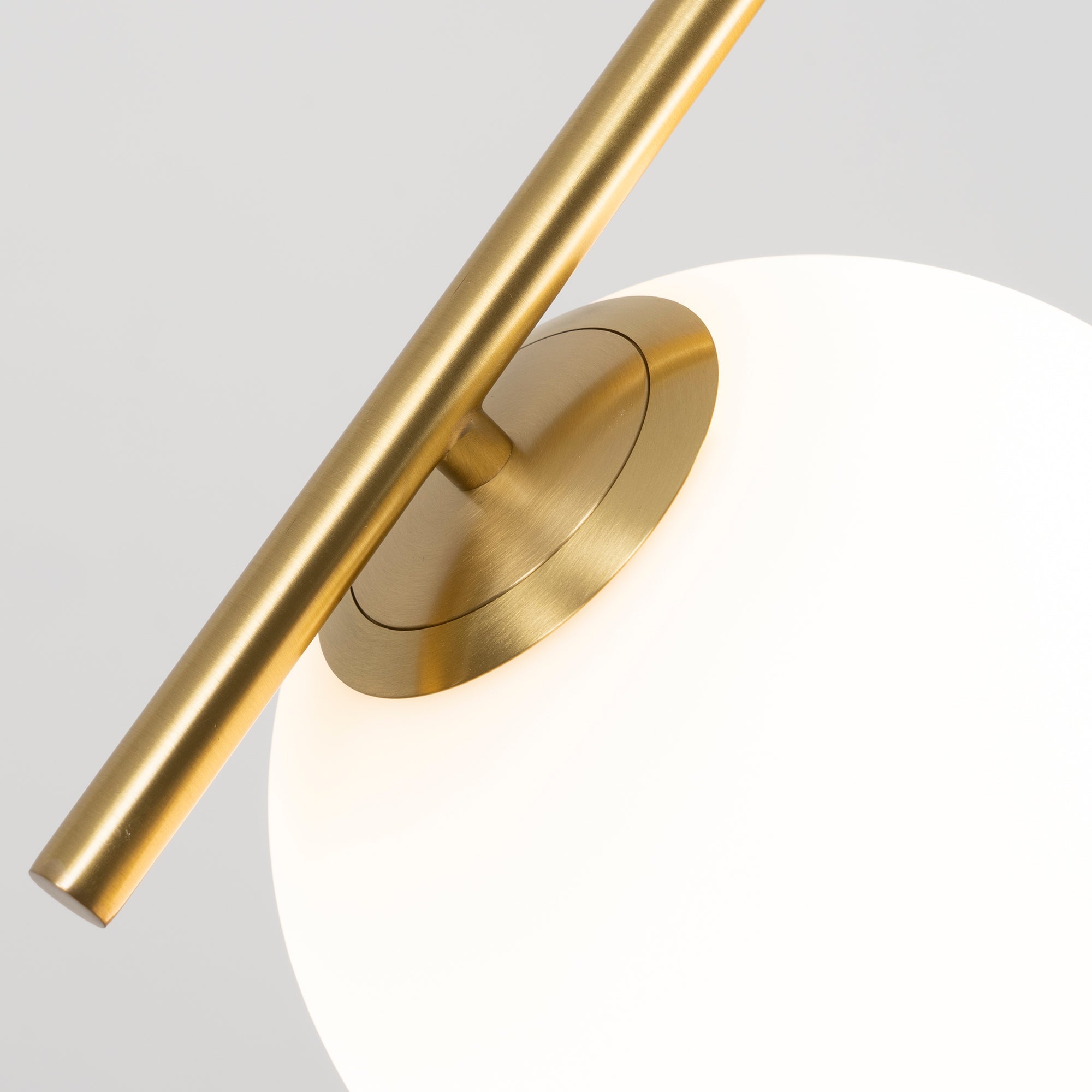 Corner Round Pendant Light - Lumpaz
