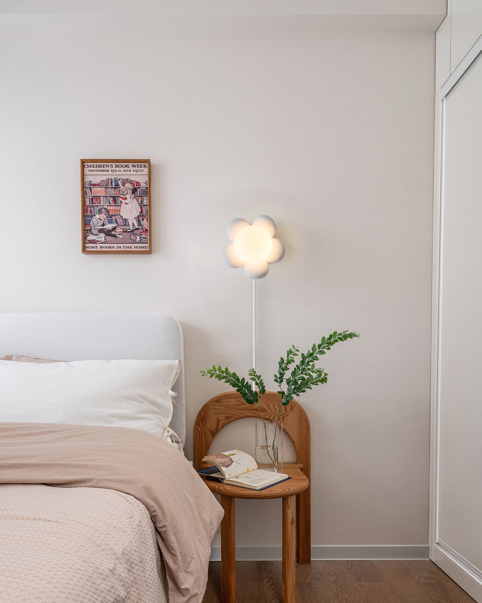 Bloom Flower Plug In Wall Lamp - Lumpaz