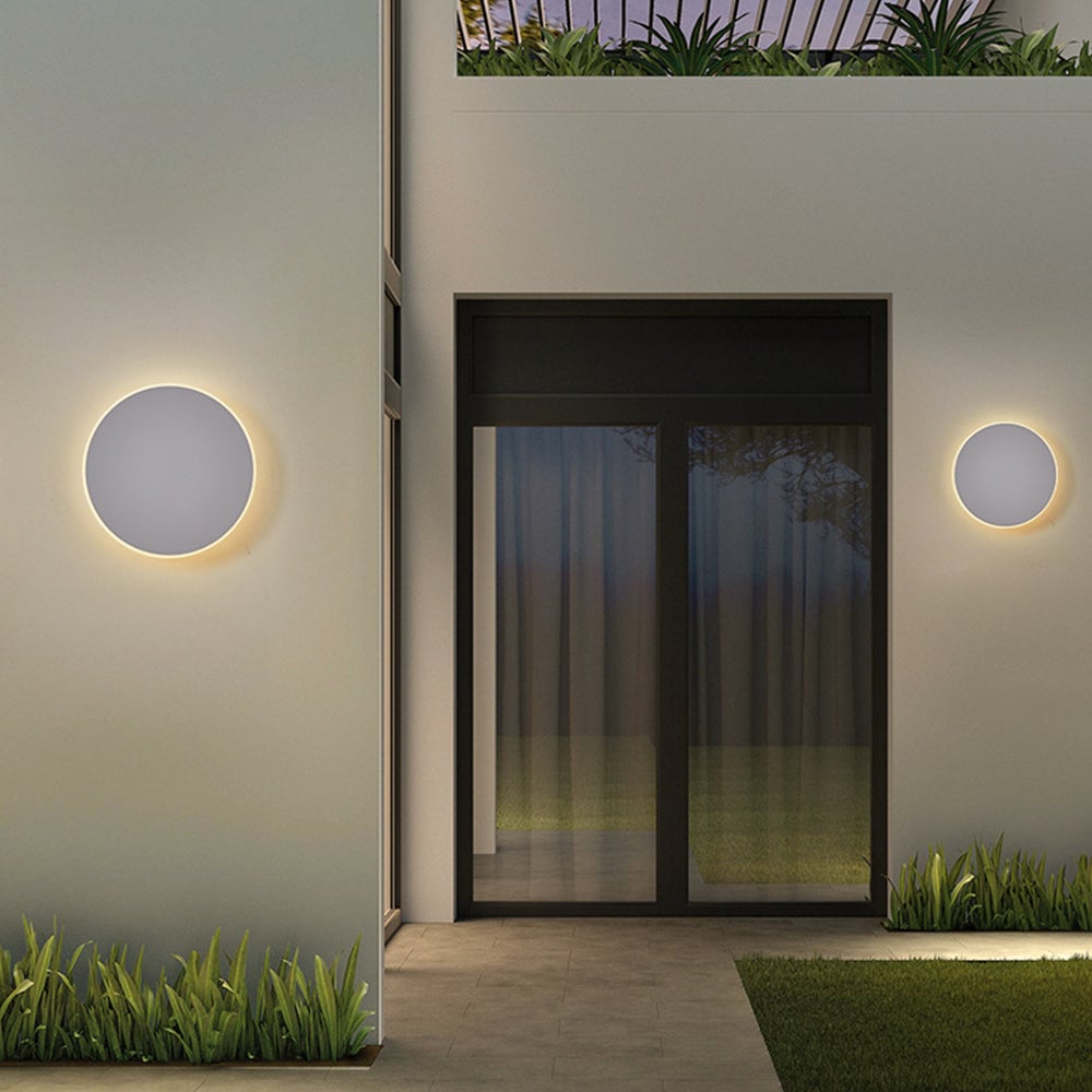 Minimalist Round Metal LED Outdoor Wall Light - Lumpaz