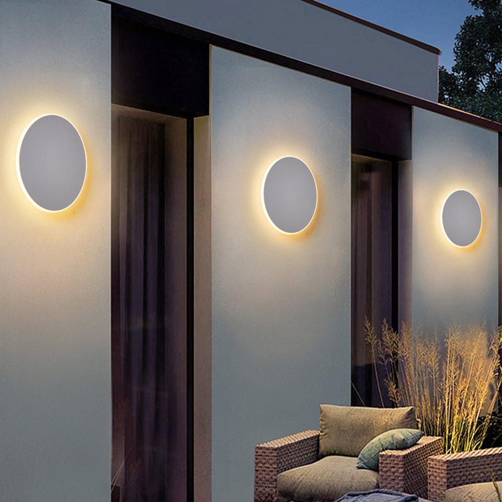 Minimalist Round Metal LED Outdoor Wall Light - Lumpaz