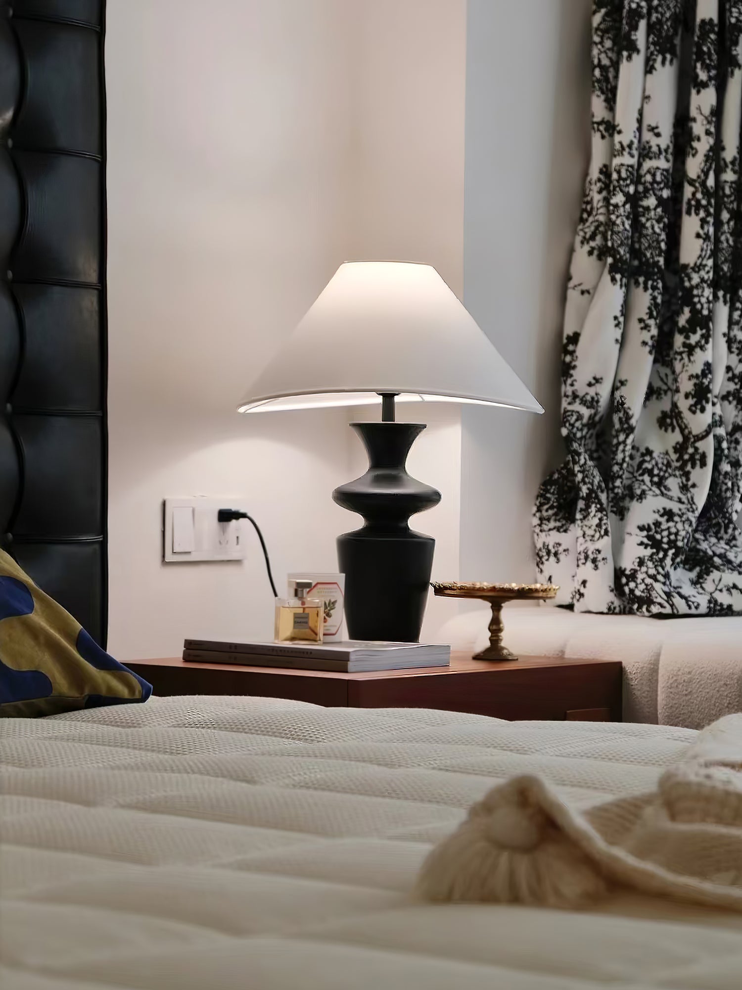 Grace Wood Table Lamp - Lumpaz