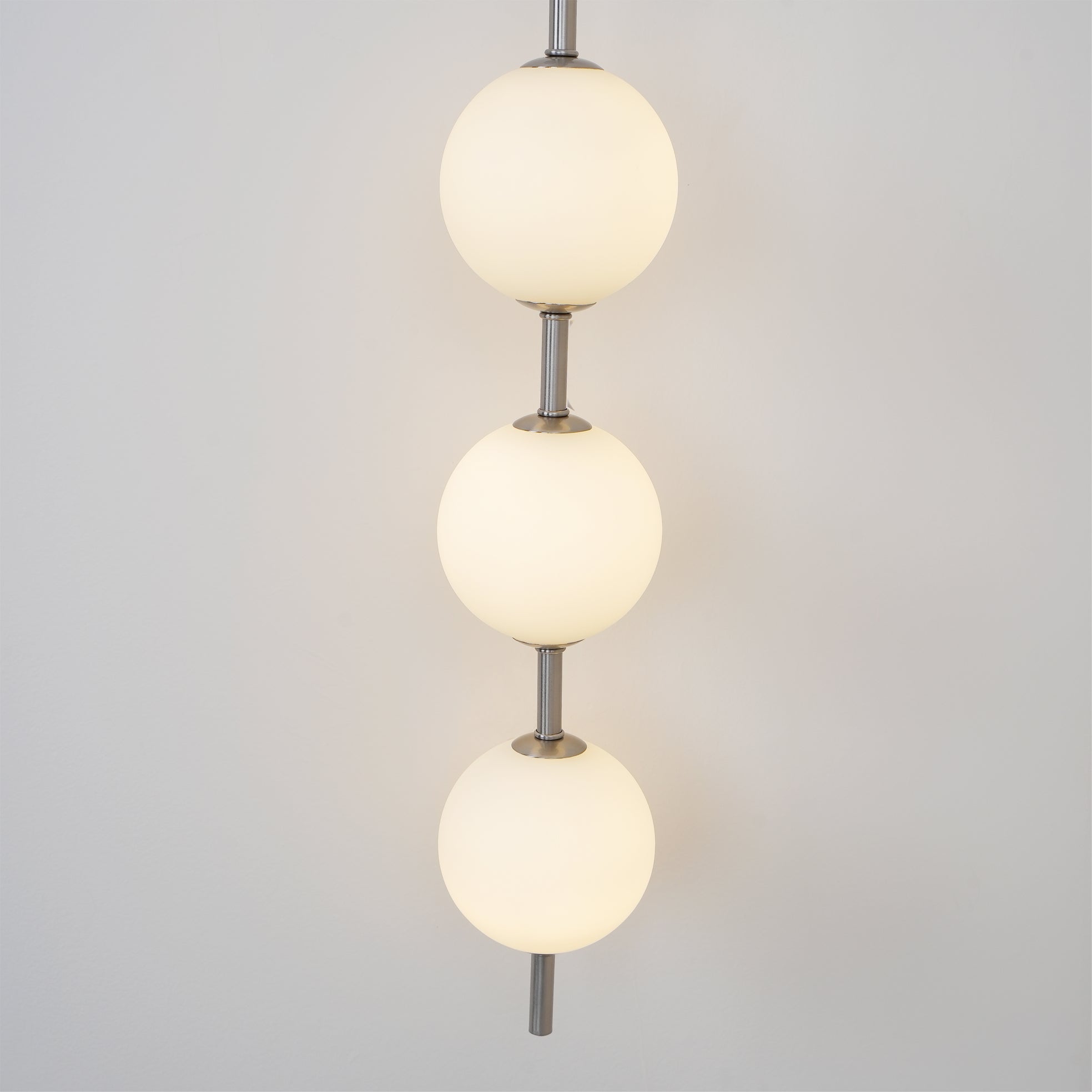 Vertical Globe Plug-in Wall Lamp - Lumpaz