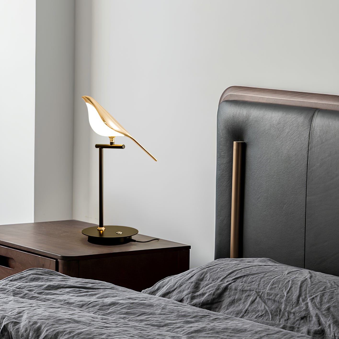 Magpie Perch Table Lamp - Lumpaz