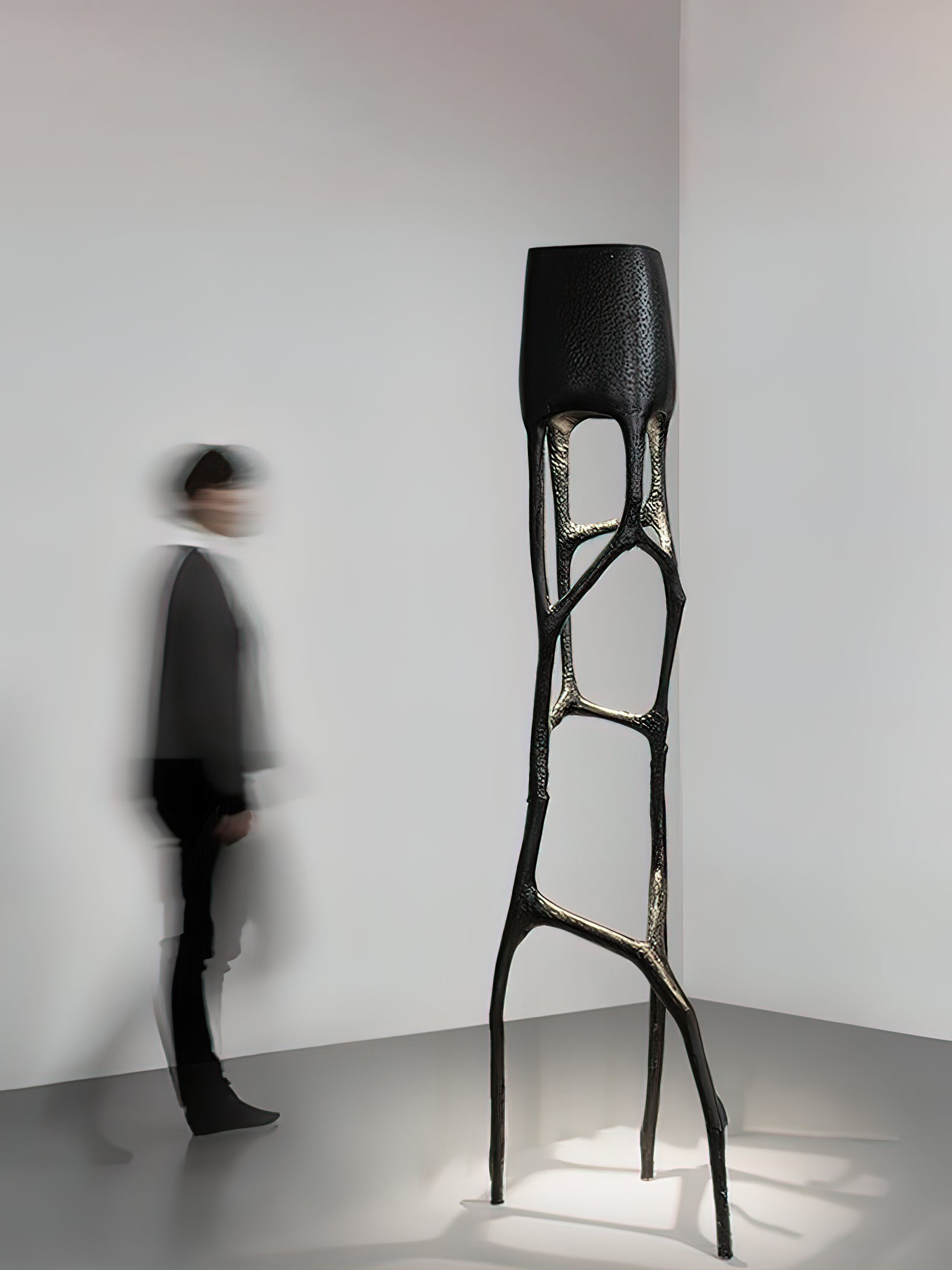 Gothic Sculpture Floor Lamp - Lumpaz